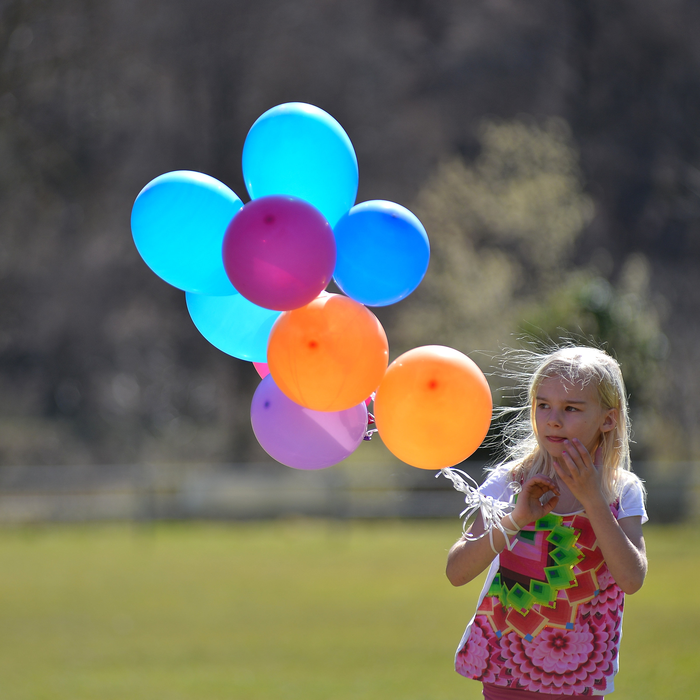 Ragazza con i palloncini