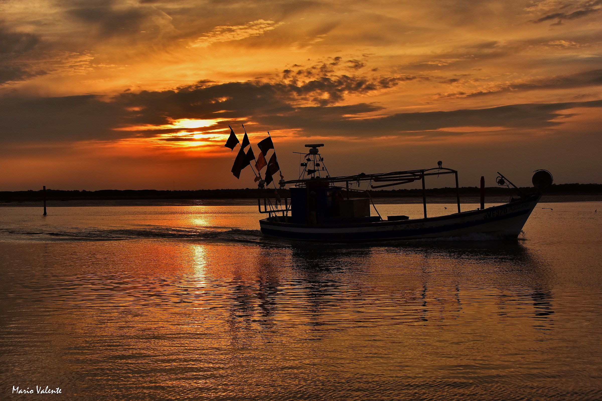 Peschereccio al calar del sole