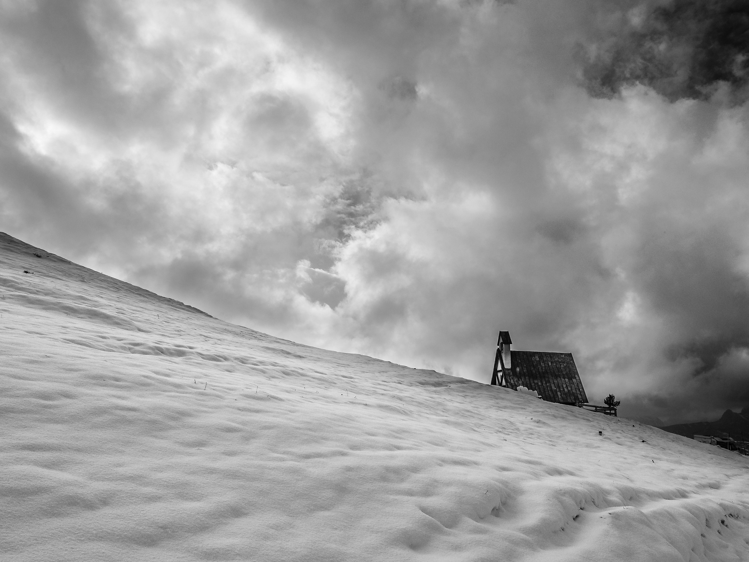 First autumn snow on the Giau