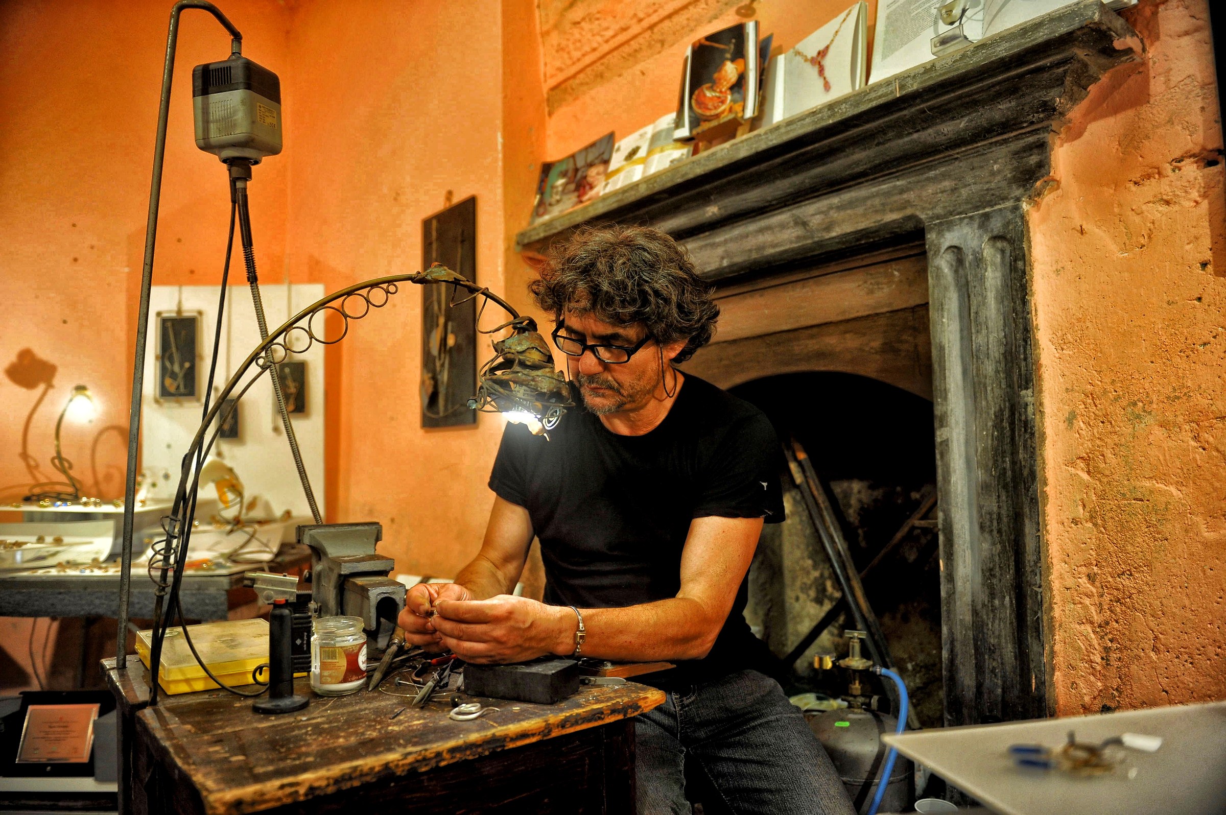 Bienno, artigiano di bigiotteria