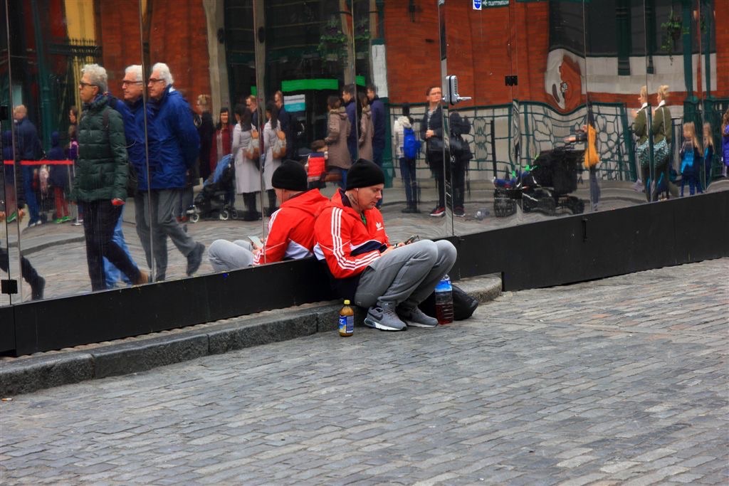 A mirror in the street