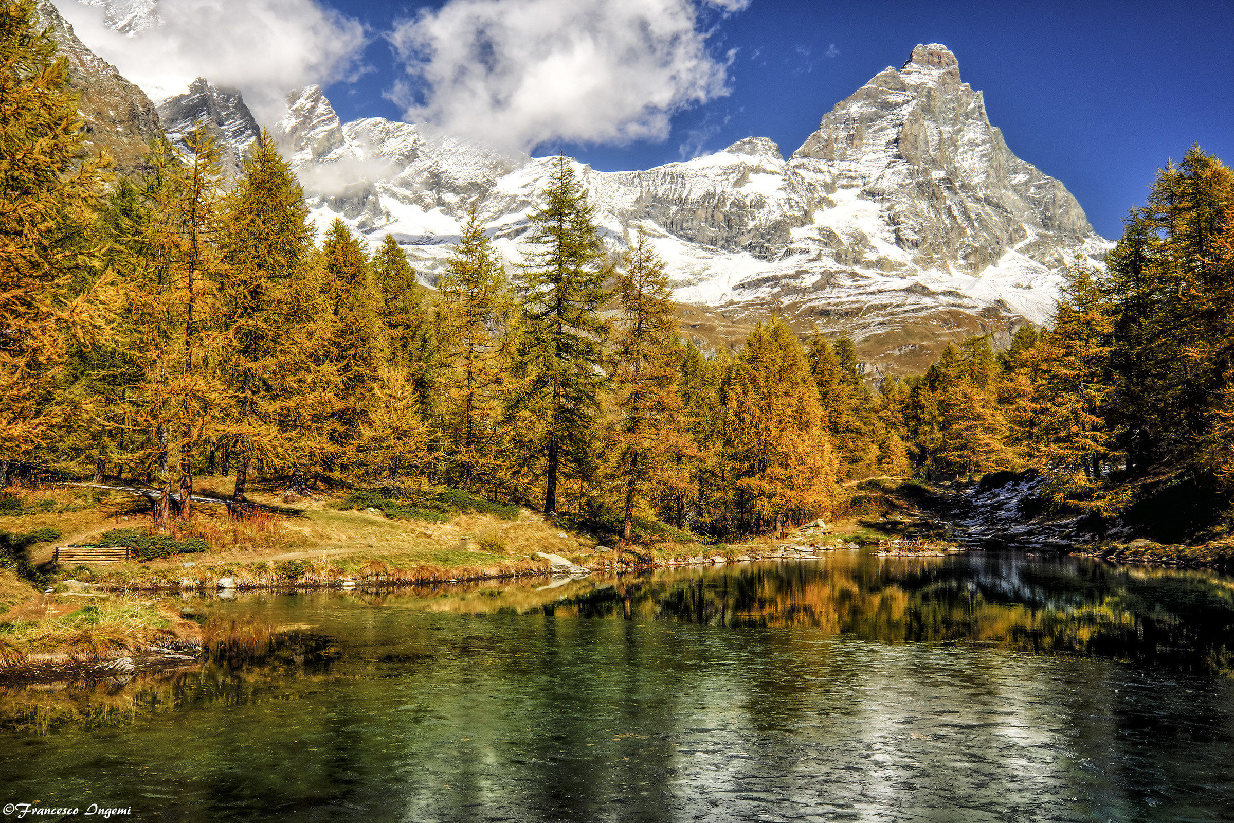 Autunno in ritardo sul Lago Blu.