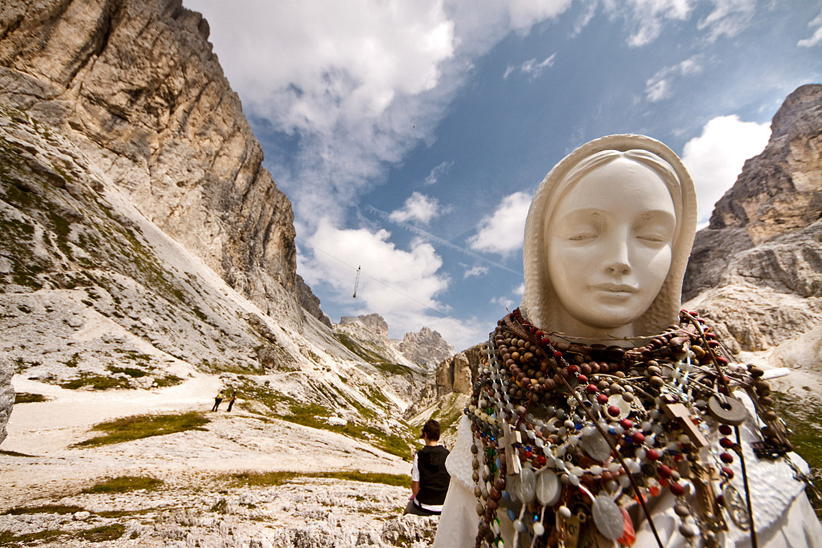 che la .....  ci assista