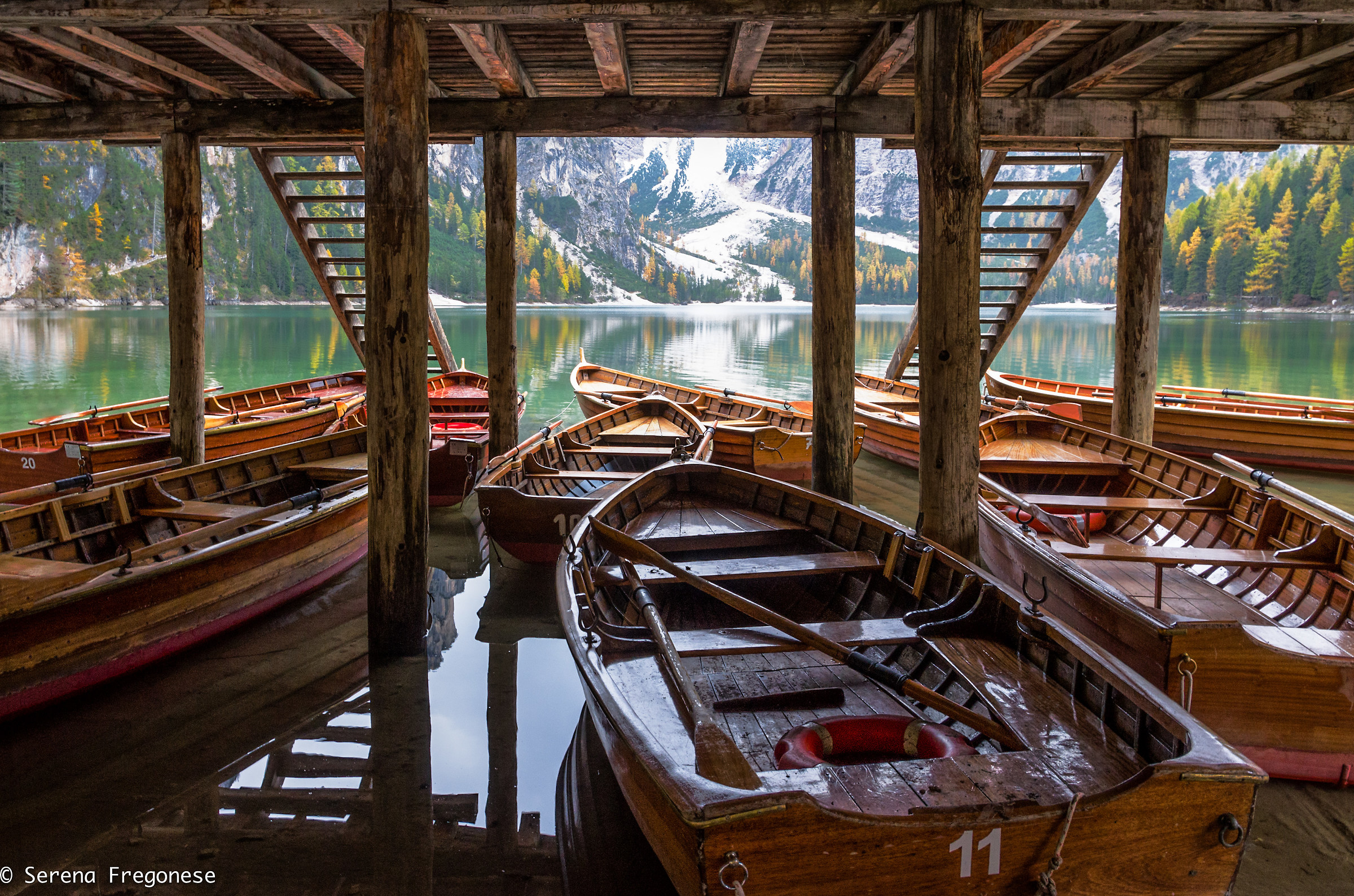 Sotto il pontile di montagna