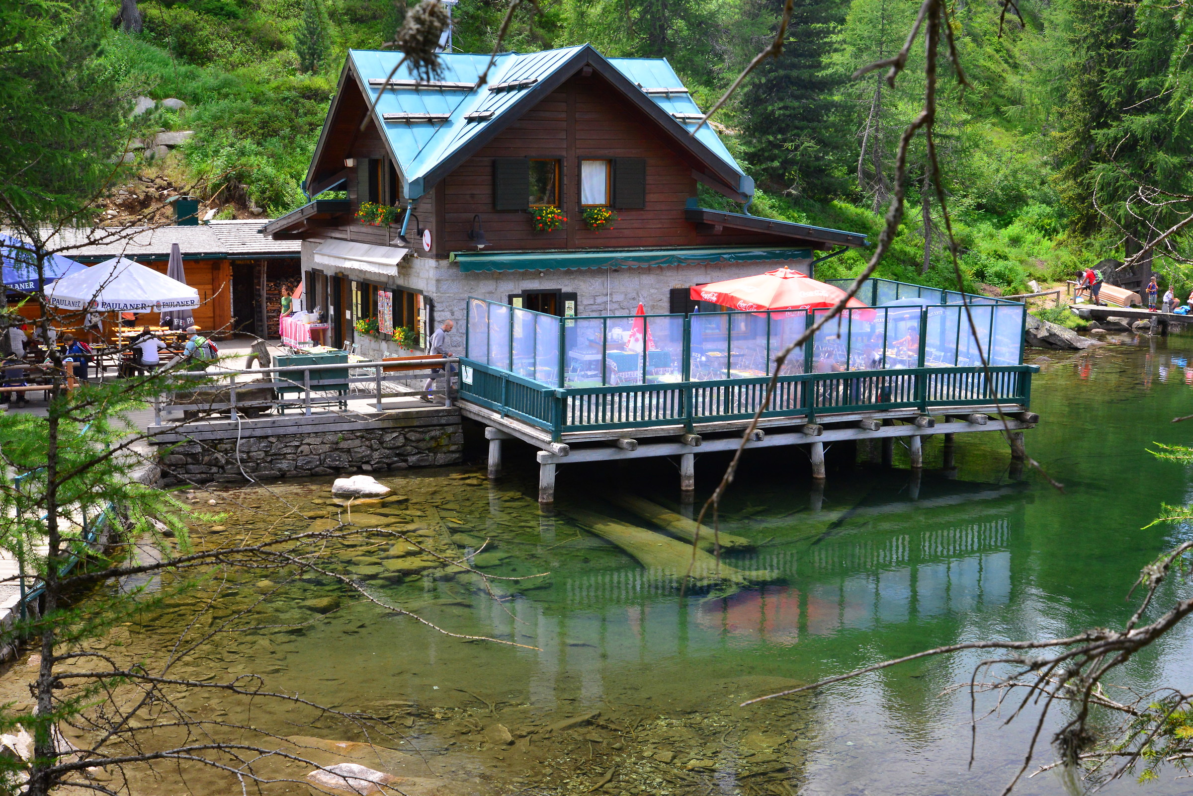 rifugio malghette in un giorno di pioggia
