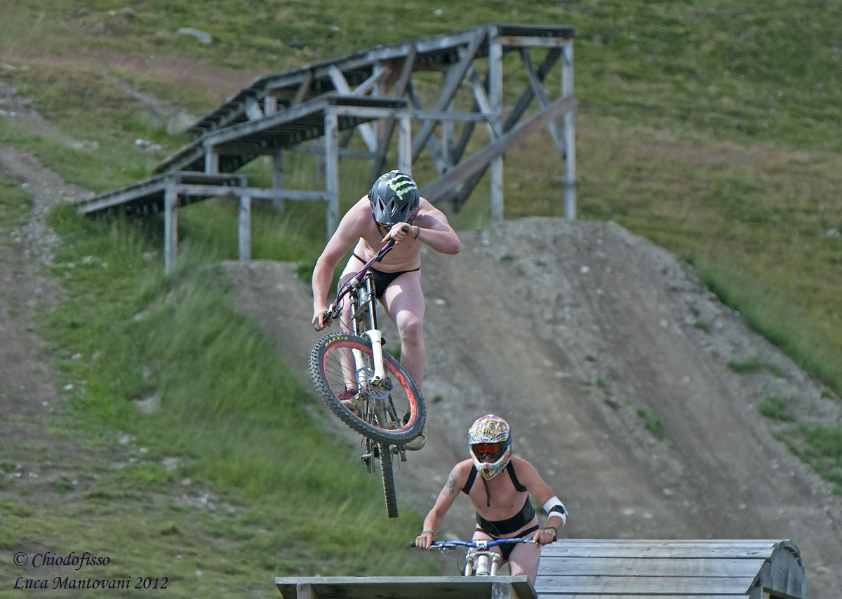 Perdere una scommessa.....ti lascia in mutande!