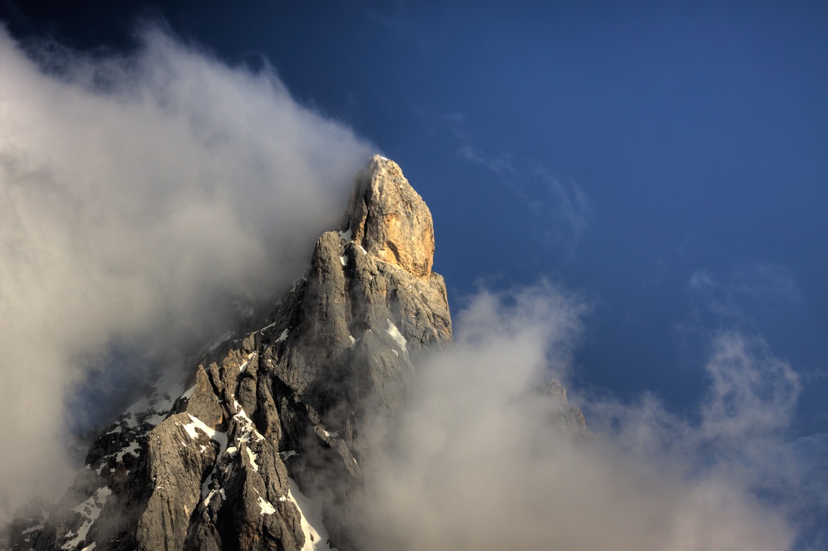 Clouds in portion (Pale di San Martino)