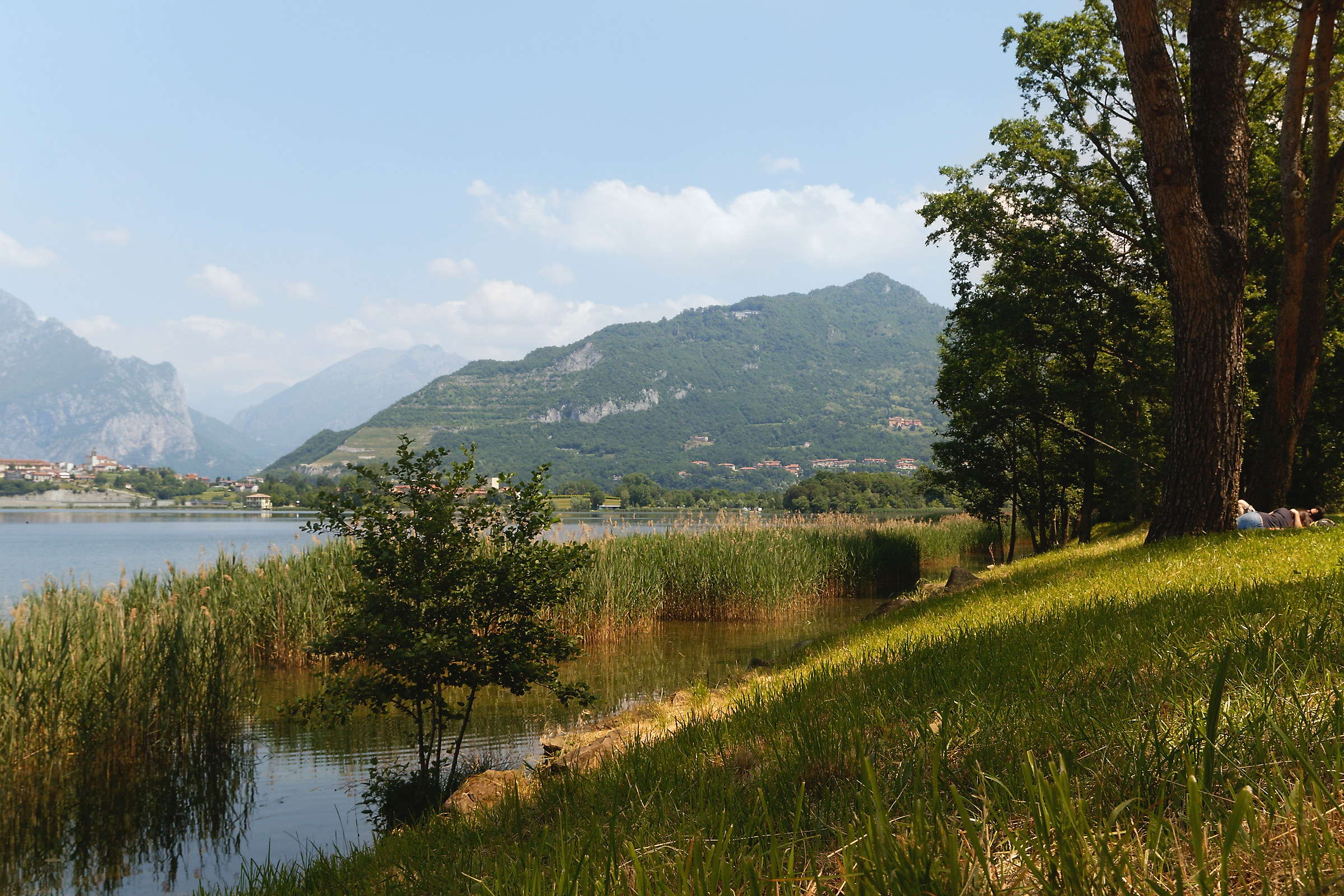 a due passi dal paese