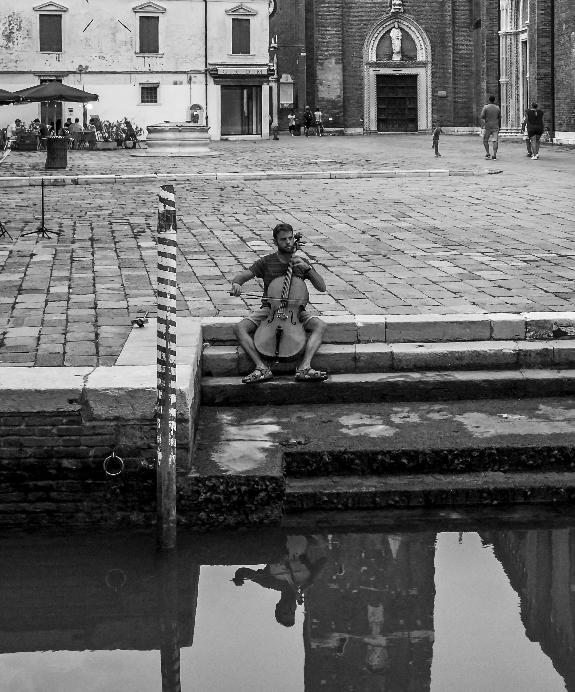 Il violoncellista riflesso.