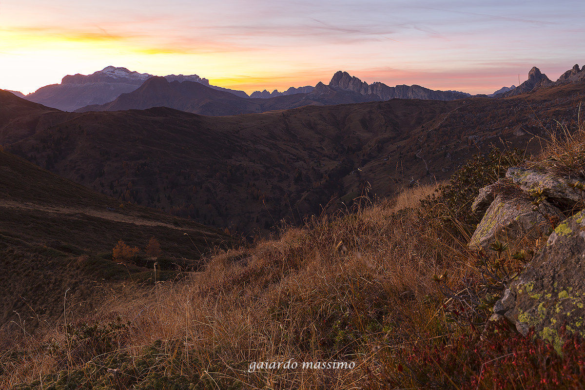 multitude of colors to Passo Giau ...: =)