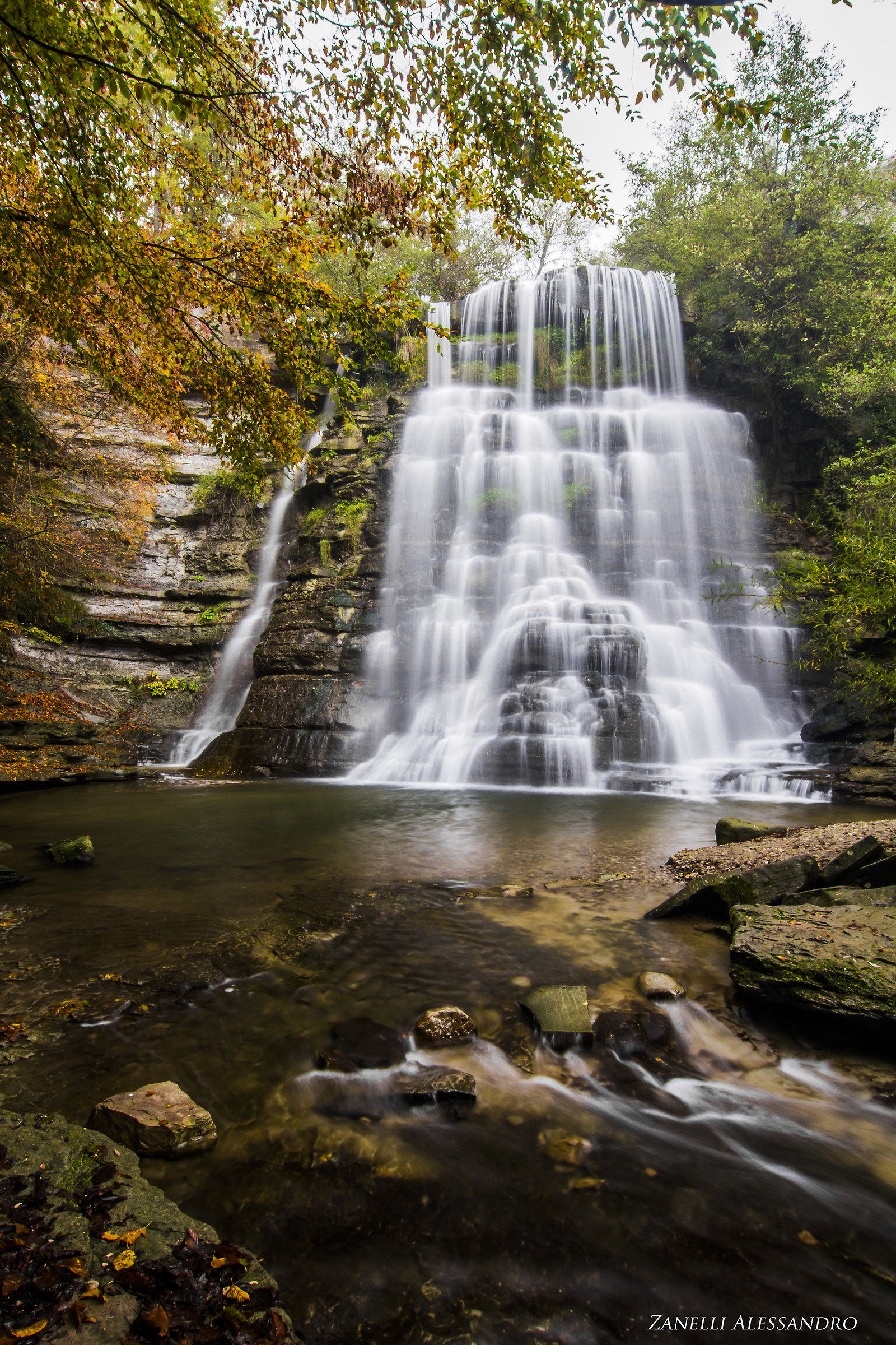 Cascata dell'alferello in autunno