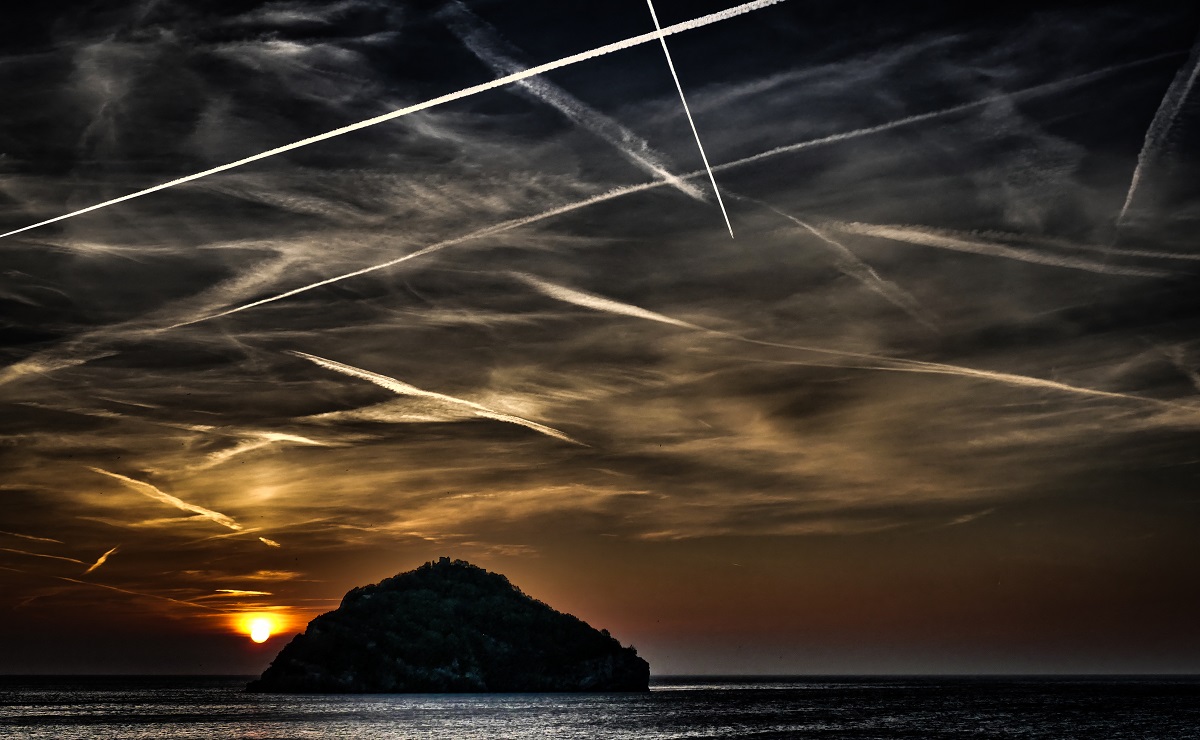 Bergeggi, sunrise & ...trails