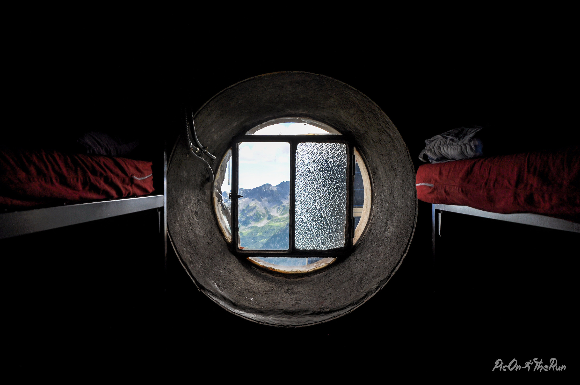 Hobbit-Style Bedroom