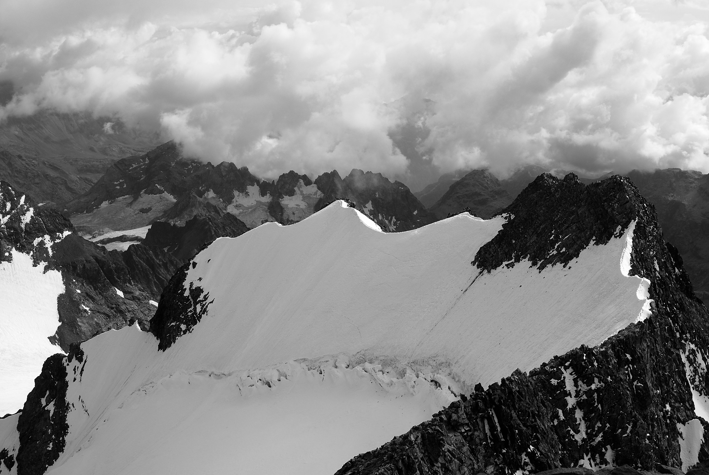Dalla vetta del Piz. Bernina verso il versante italiano