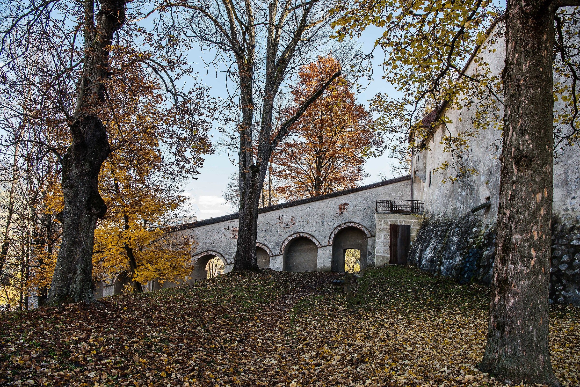 Autumn impressions at the castle of Brunico