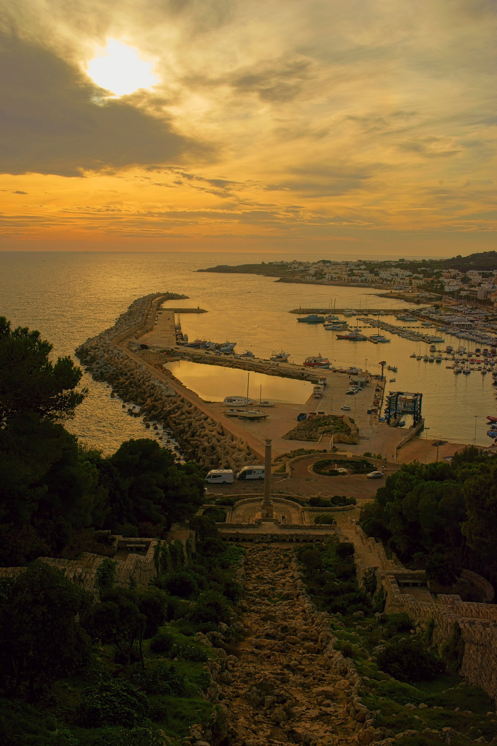 Leuca shooting with golden light.
