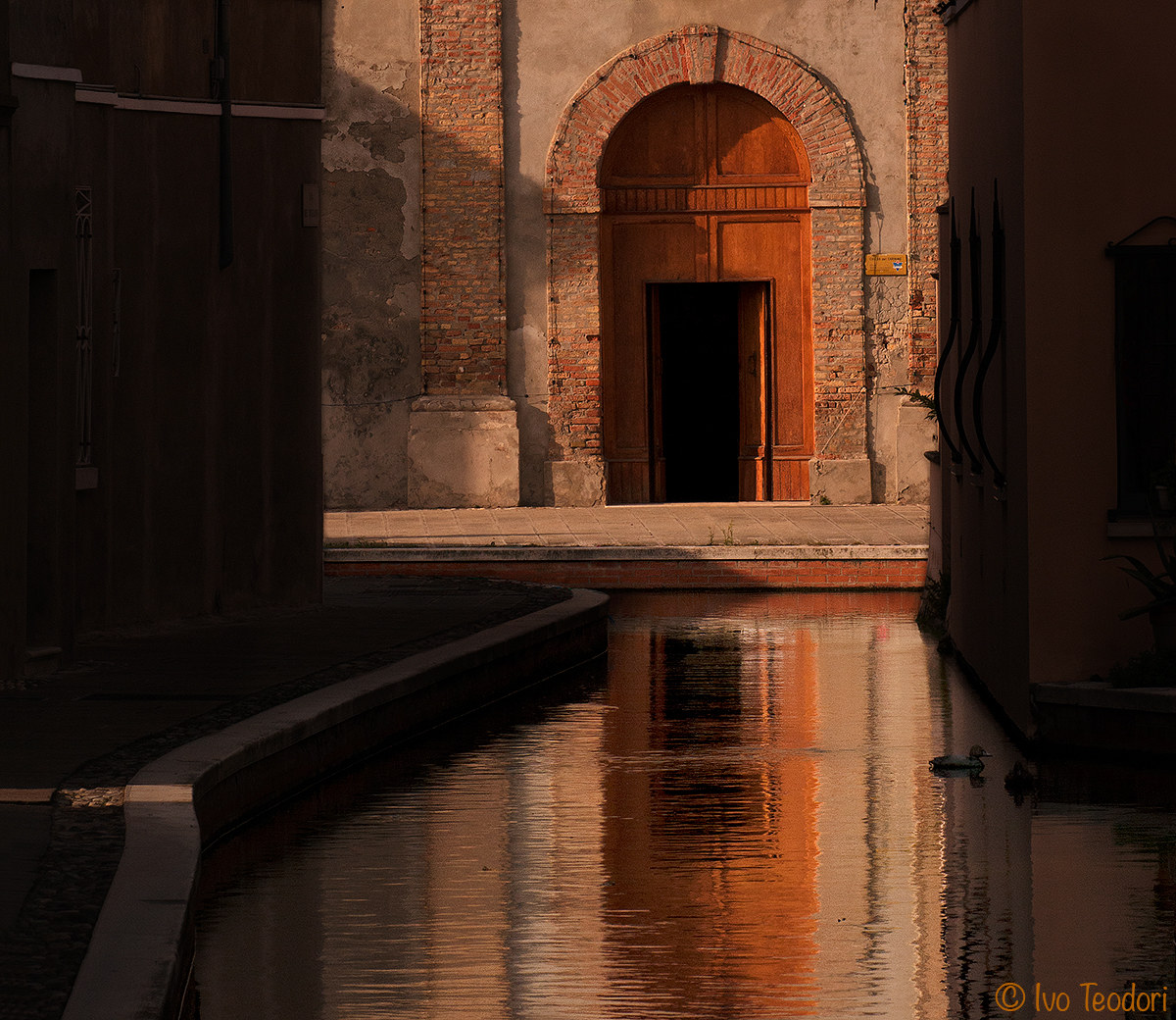 Comacchio: Between light and shadow.