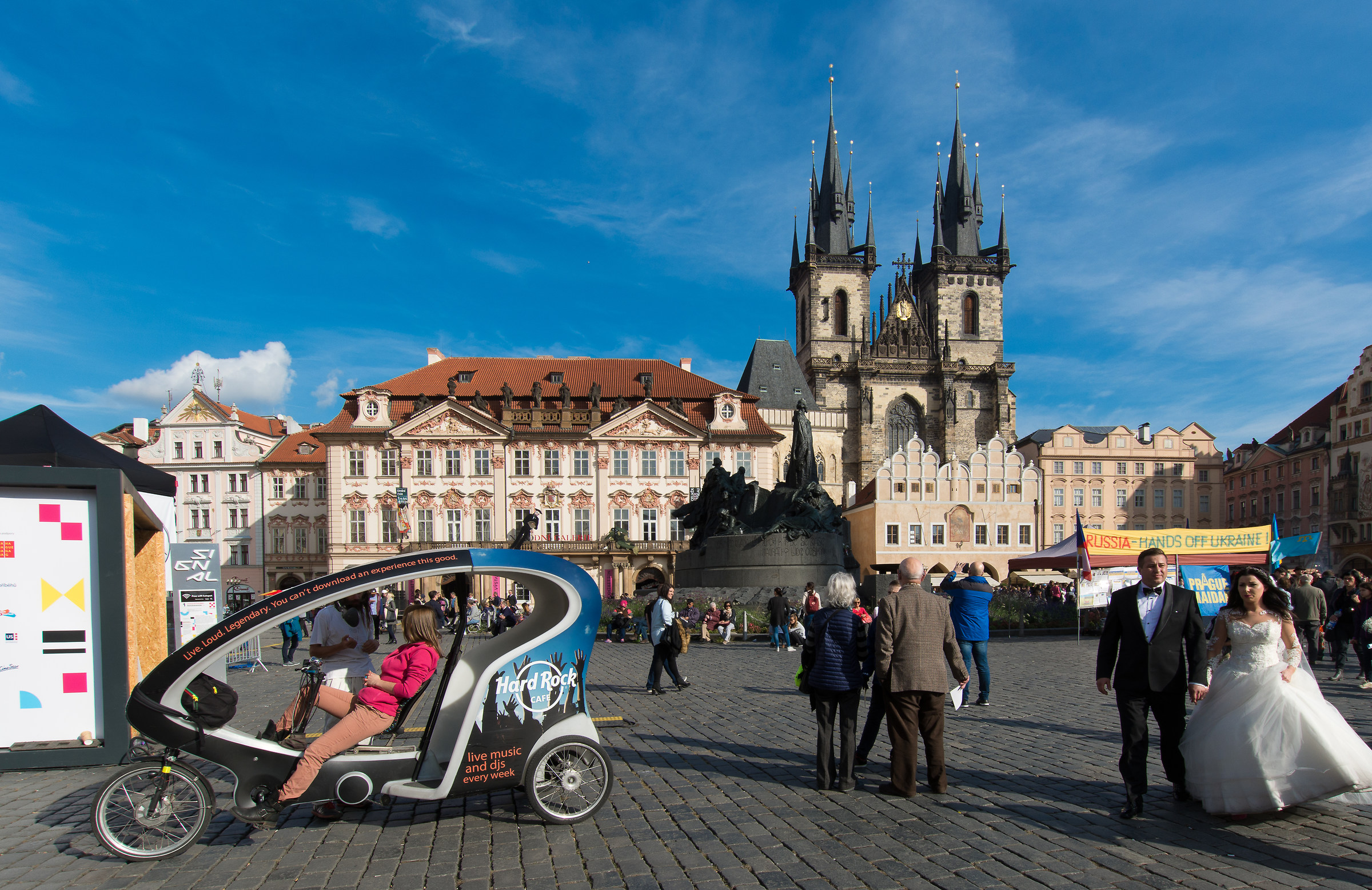 Praga. Piazza vecchia. Presente-Passato e Futuro
