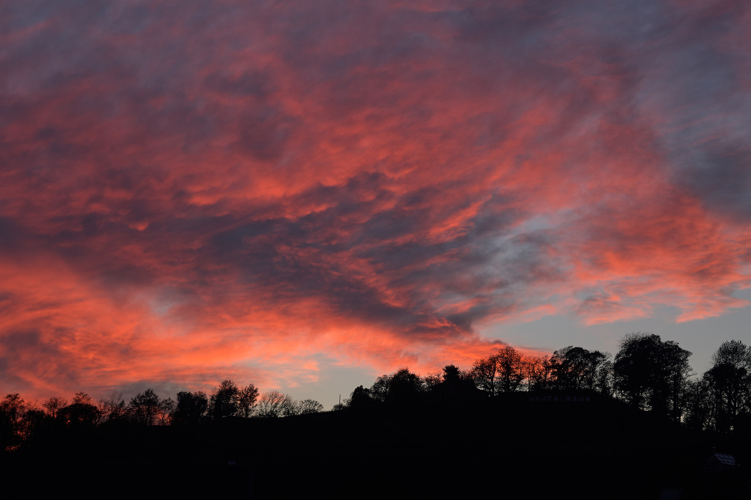 Un'esplosione in rosso