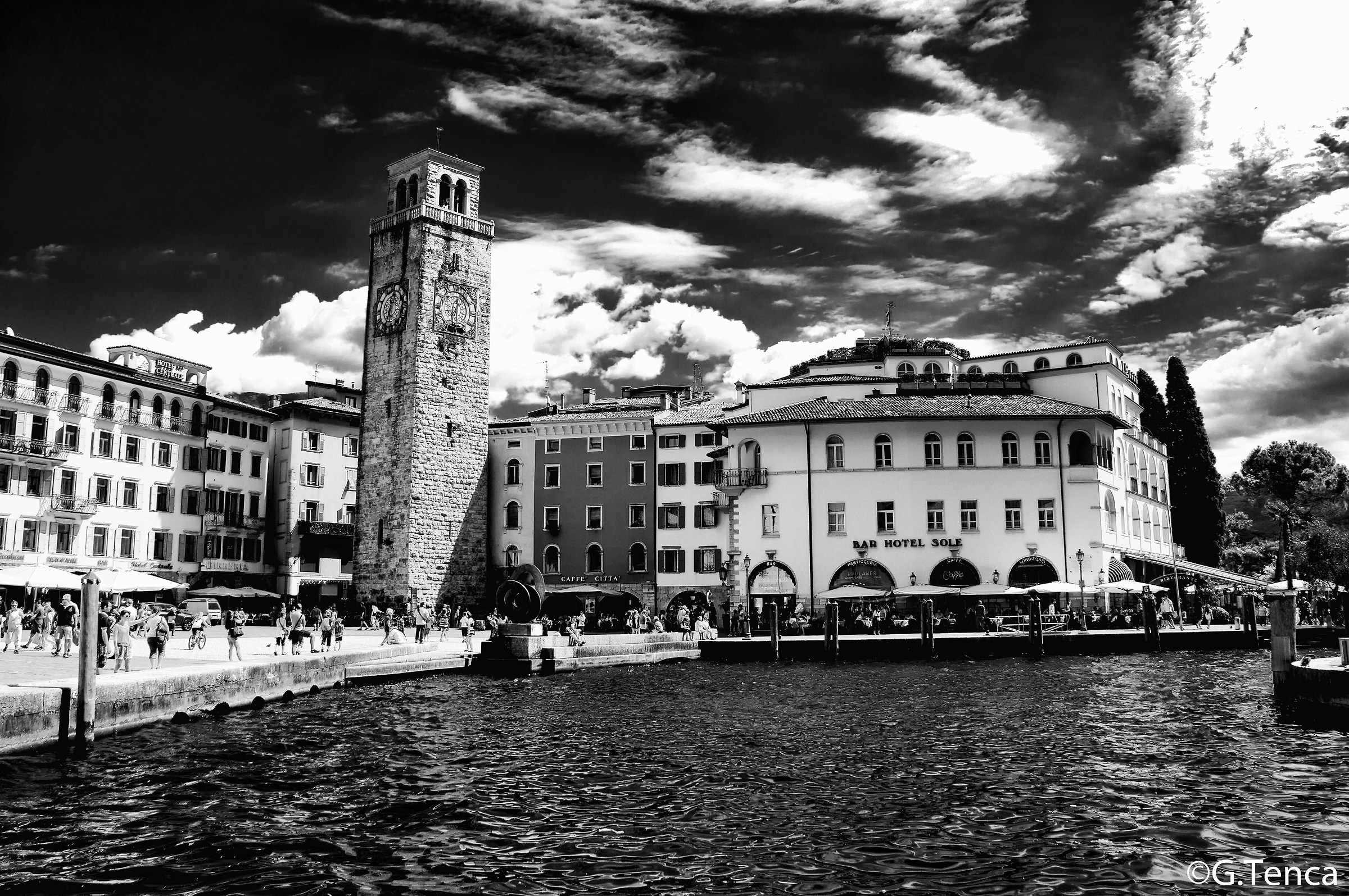Piazza III Novembre and lakeside Italian Sailors