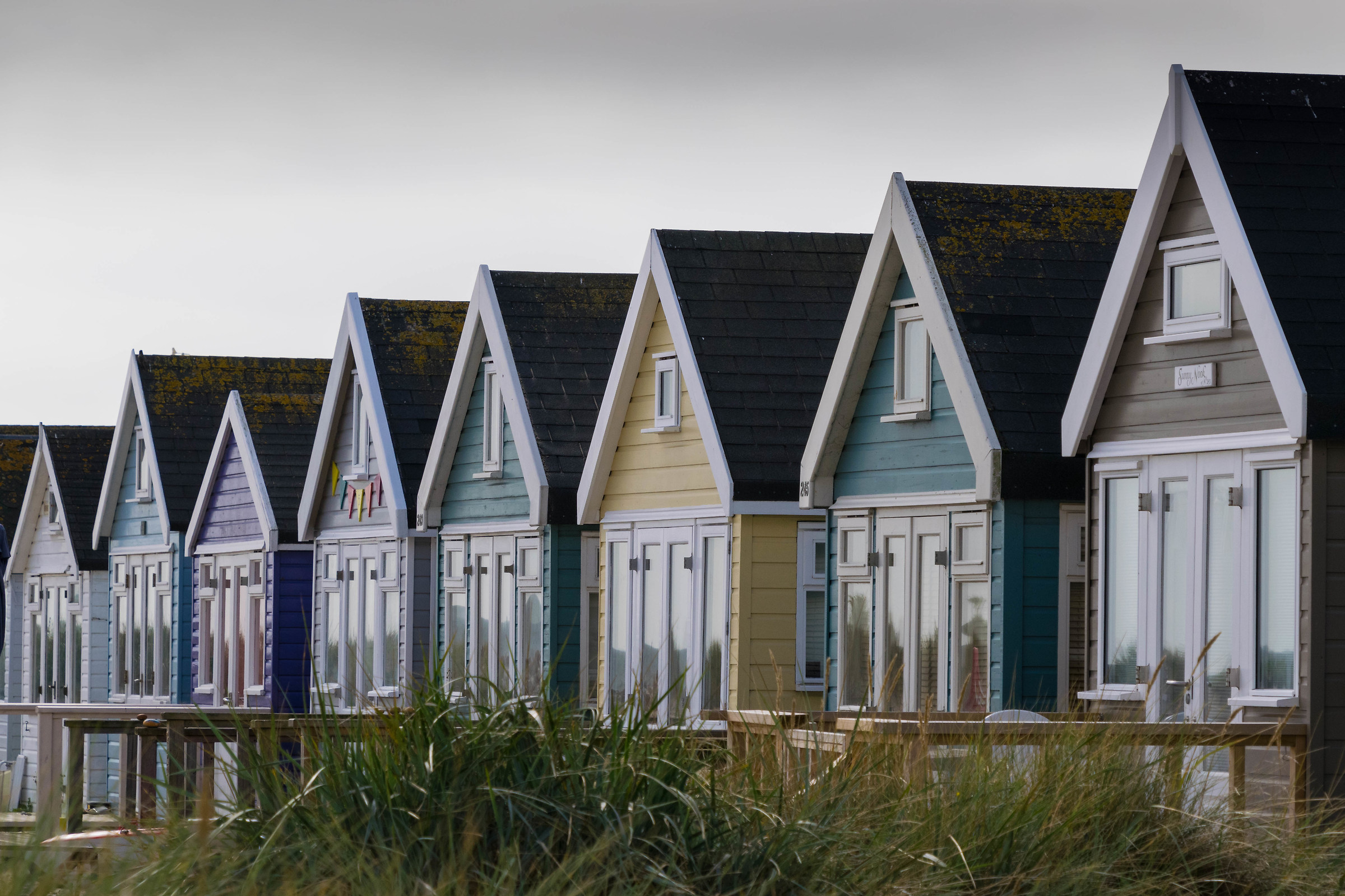 Allineate come case di bambole '