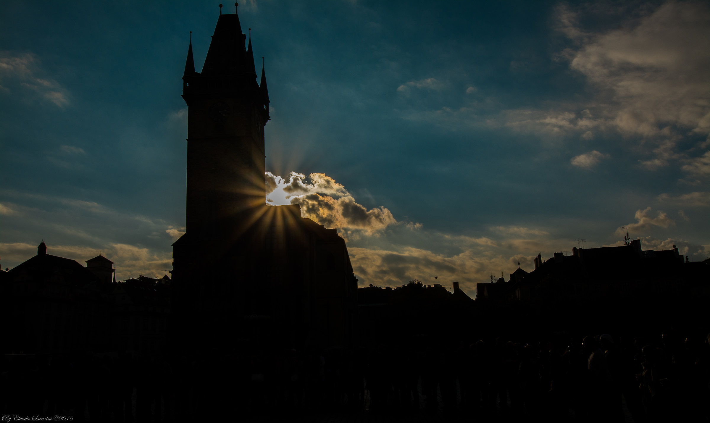 Ultimi raggi di sole sulla torre dell'orologio