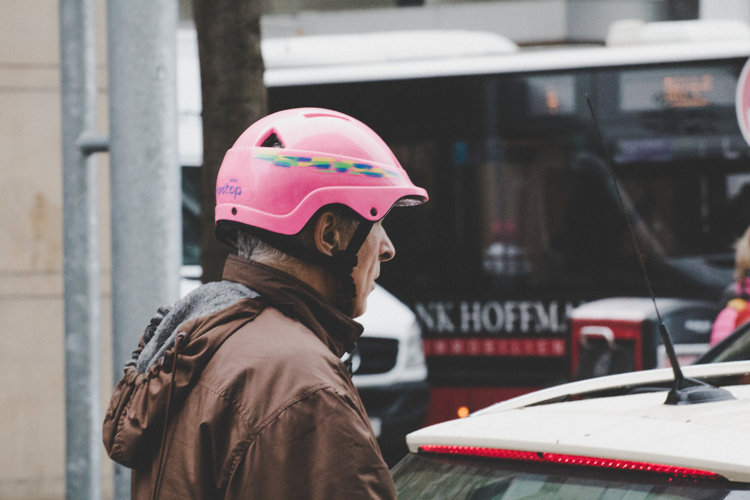 "I put the first helmet I found" cit.