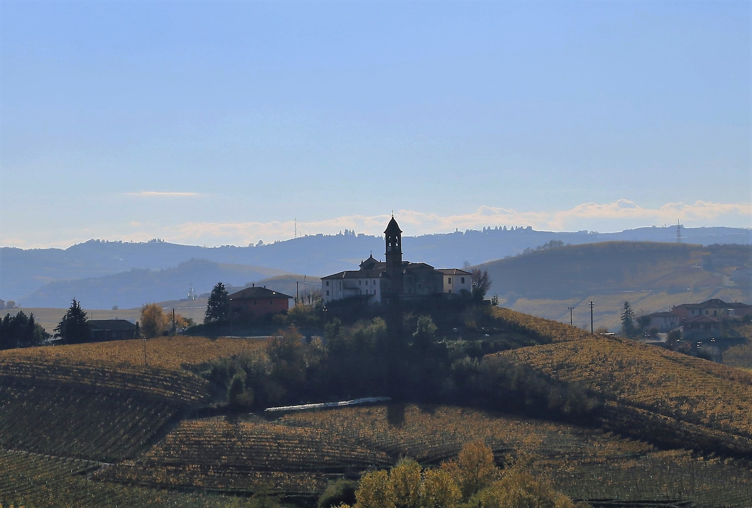Langhe: borgo di Valdivilla