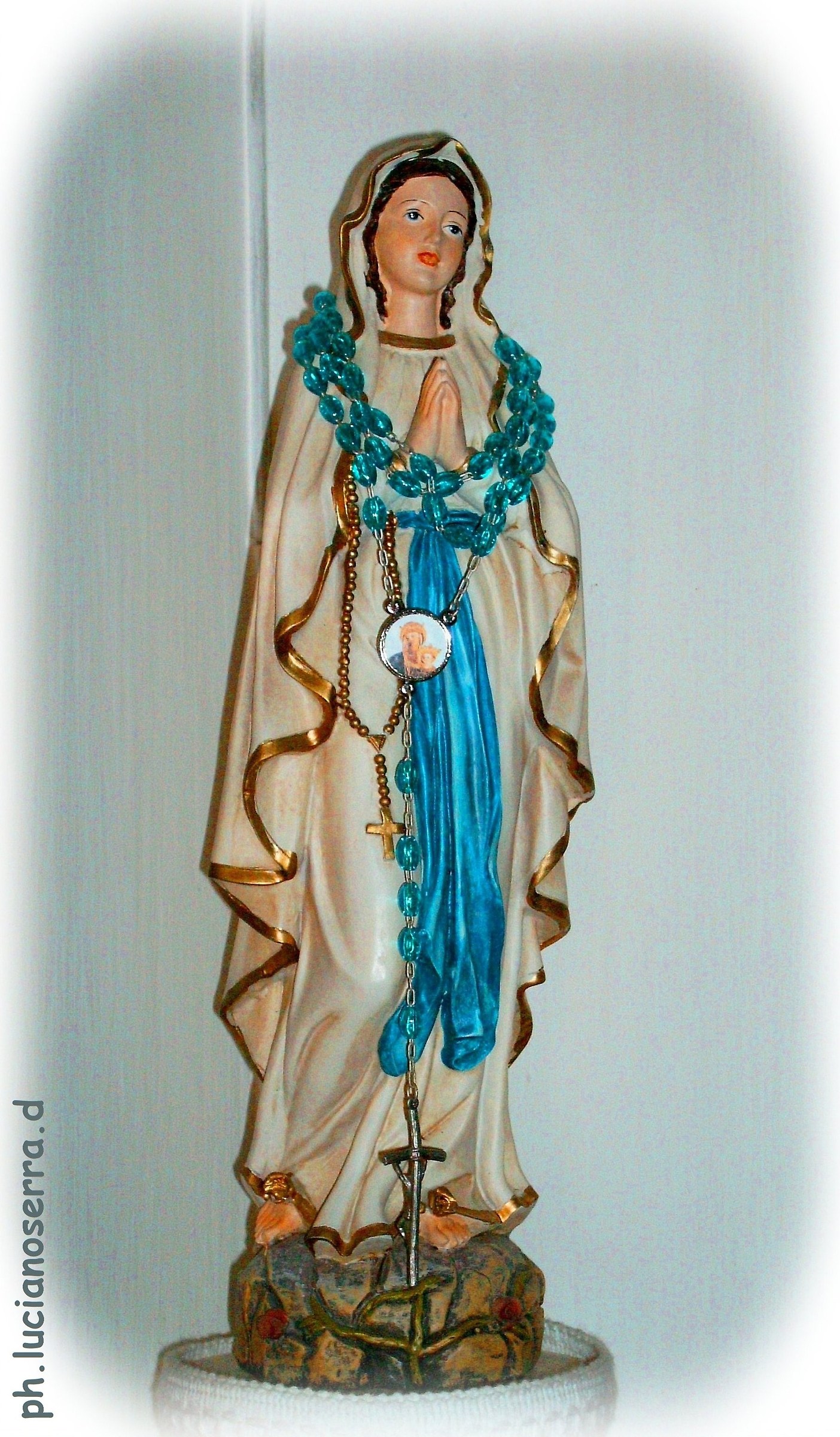 Statuetta raffigurante la Madonna di Lourdes