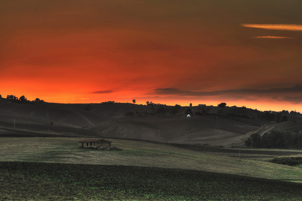 The sky turns red ..