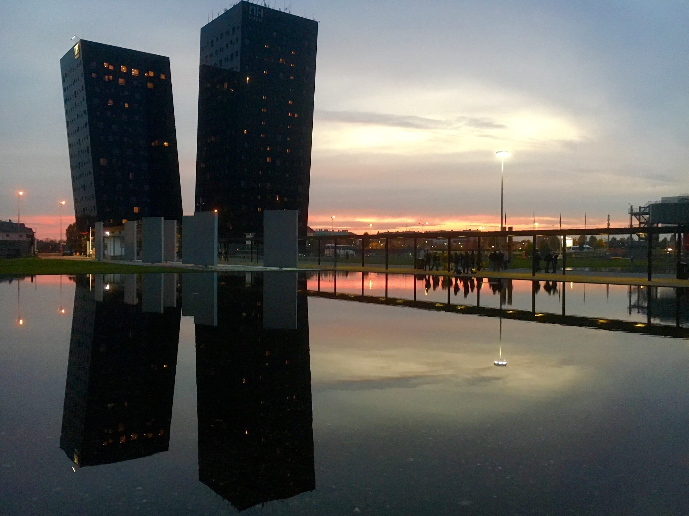 Al tramonto verso l'uscita