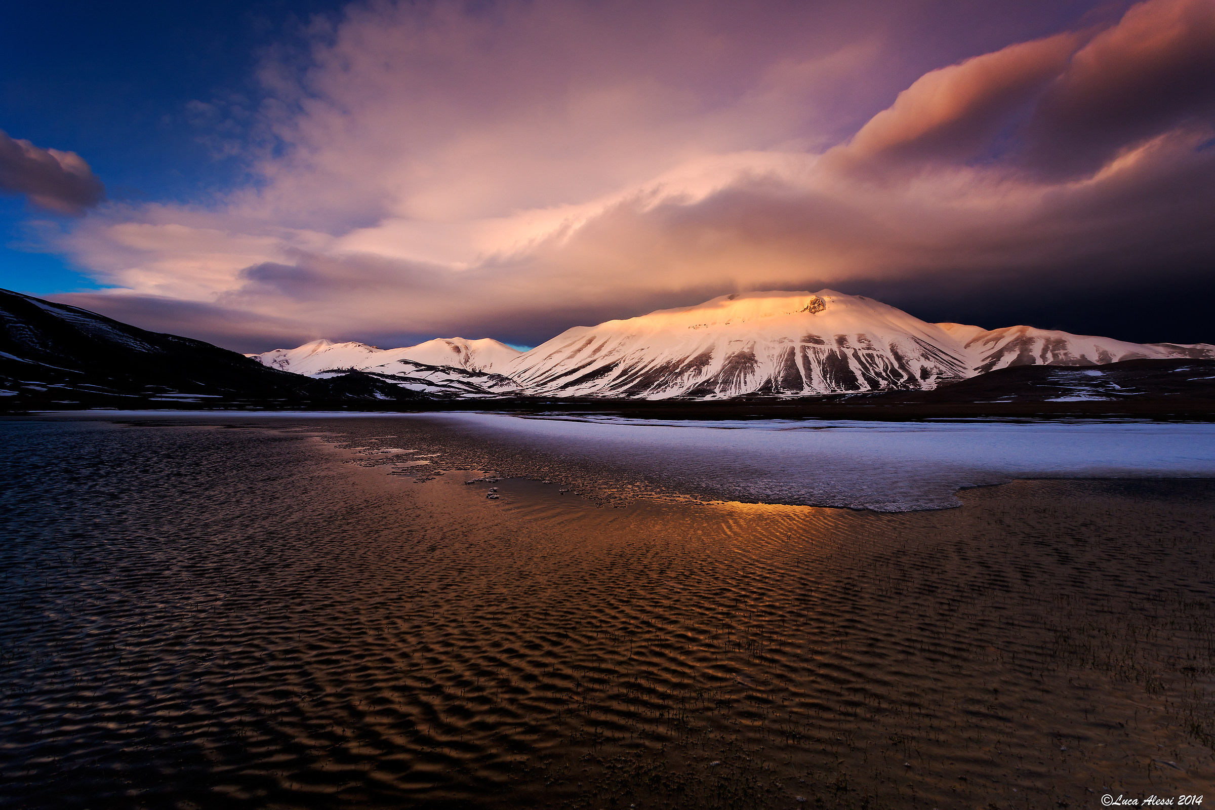 Sunset on the plain of Castelluccio
