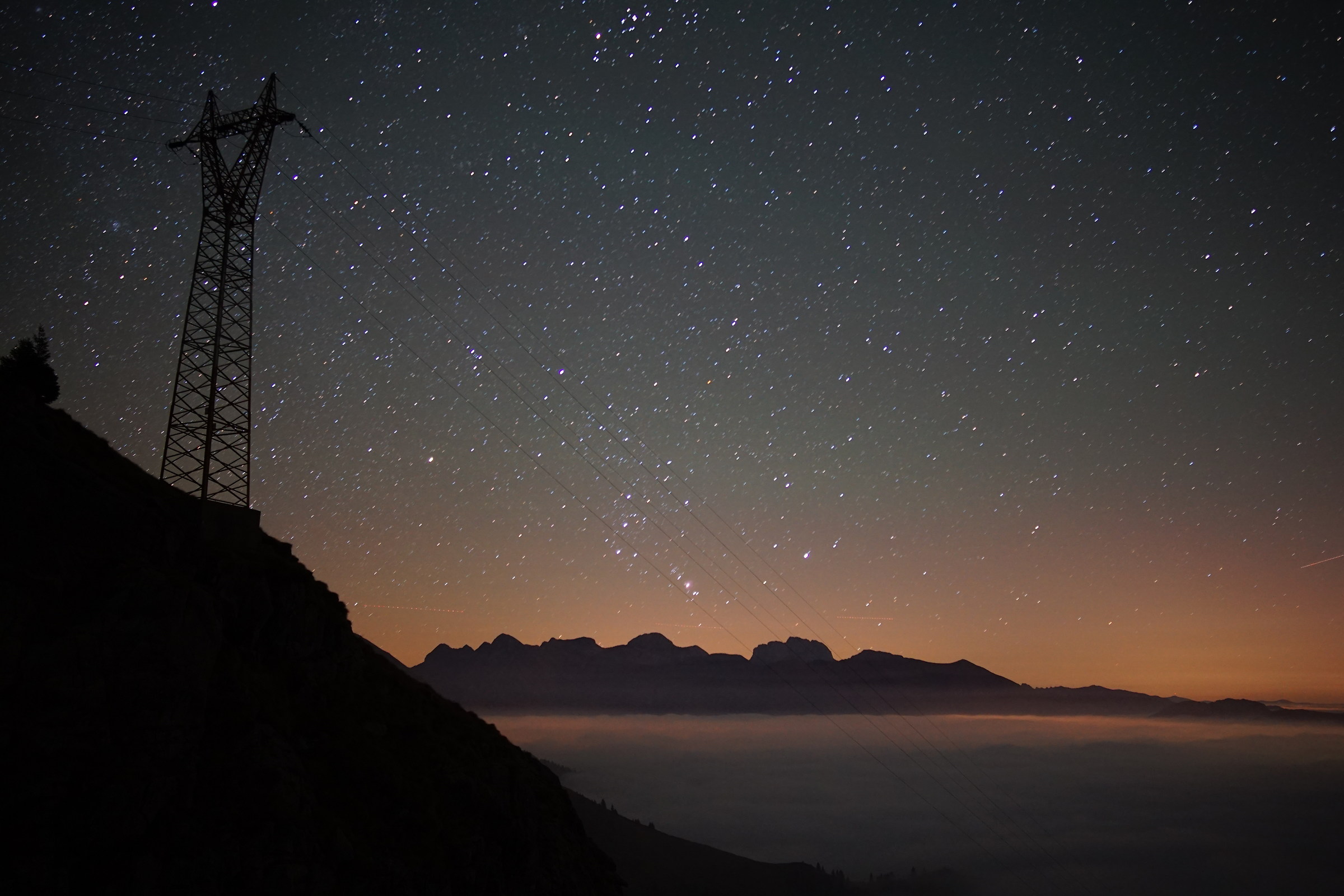 mare di nebbia notturno