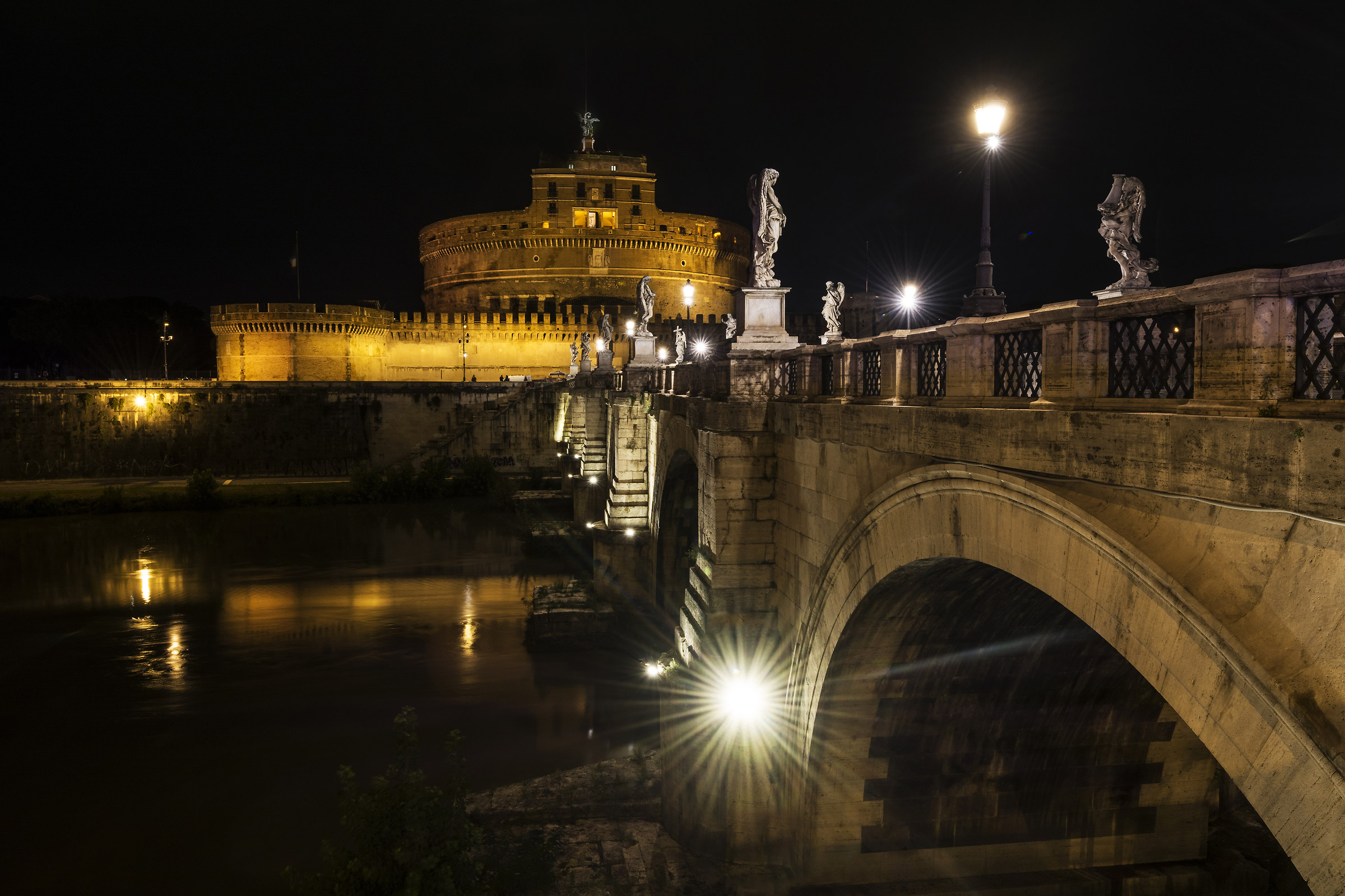 E lungo il tevere che andava lento lento....