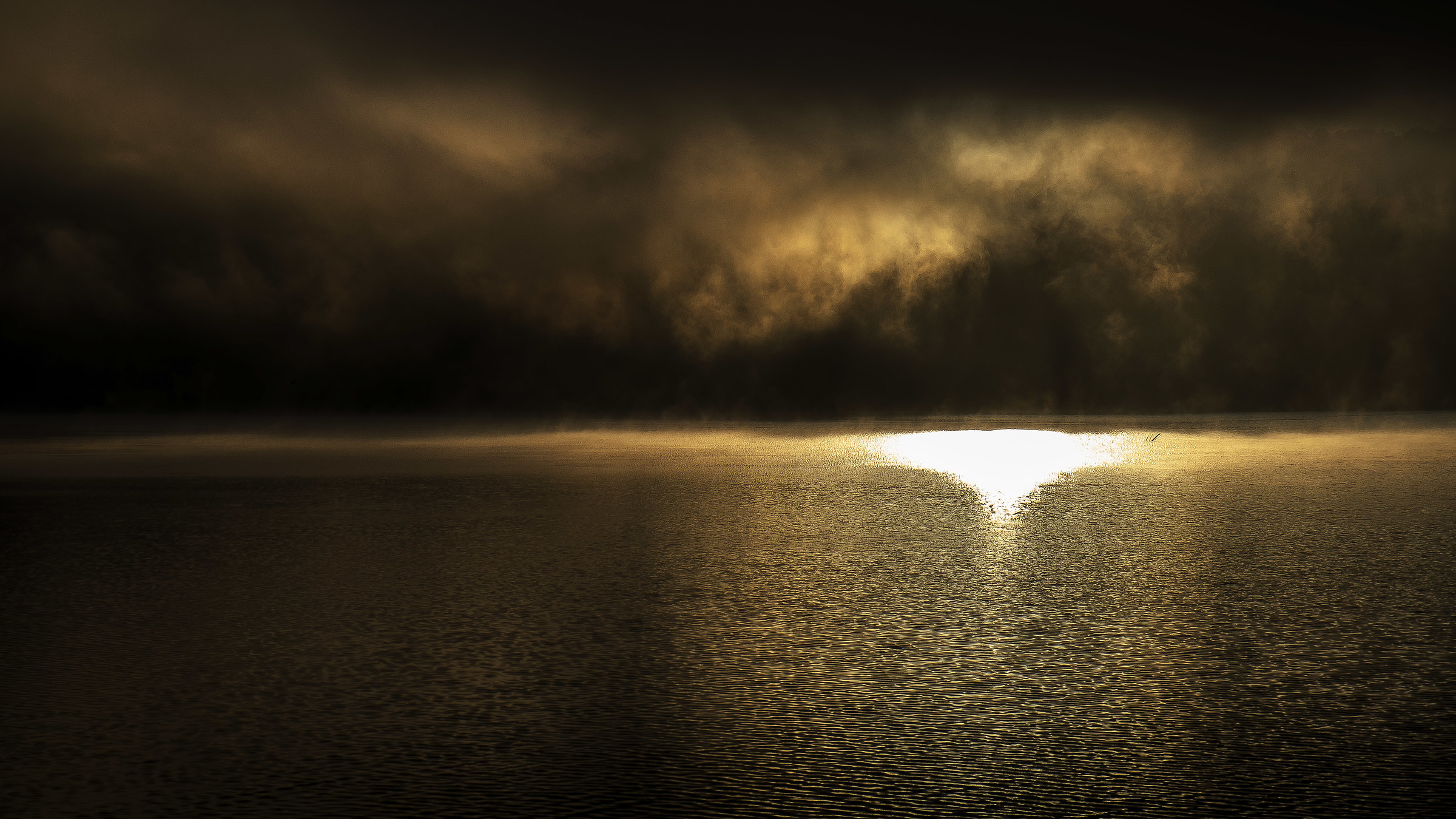 Nebbia sul lago: Pirenei Spagnoli