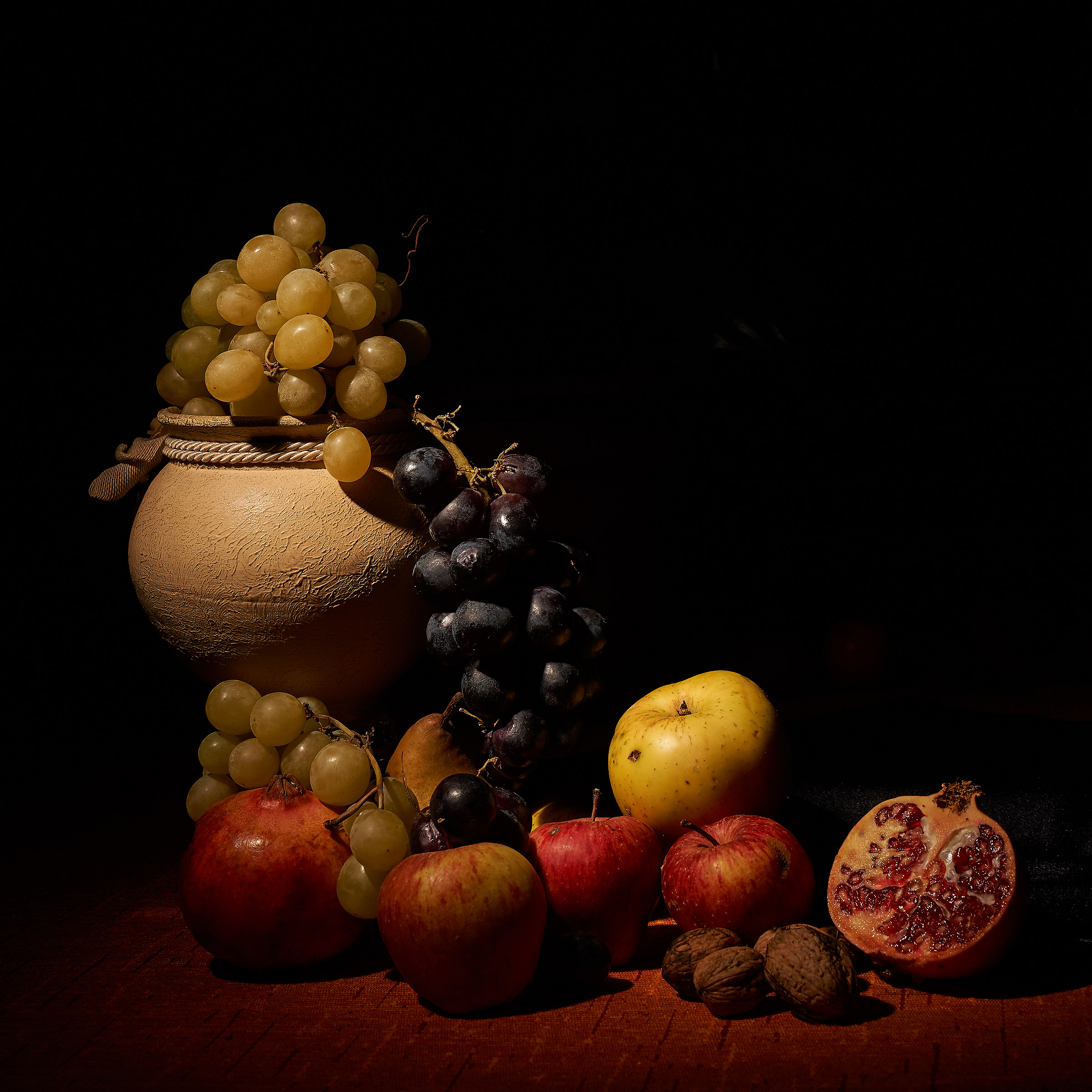 Composition of autumn fruits