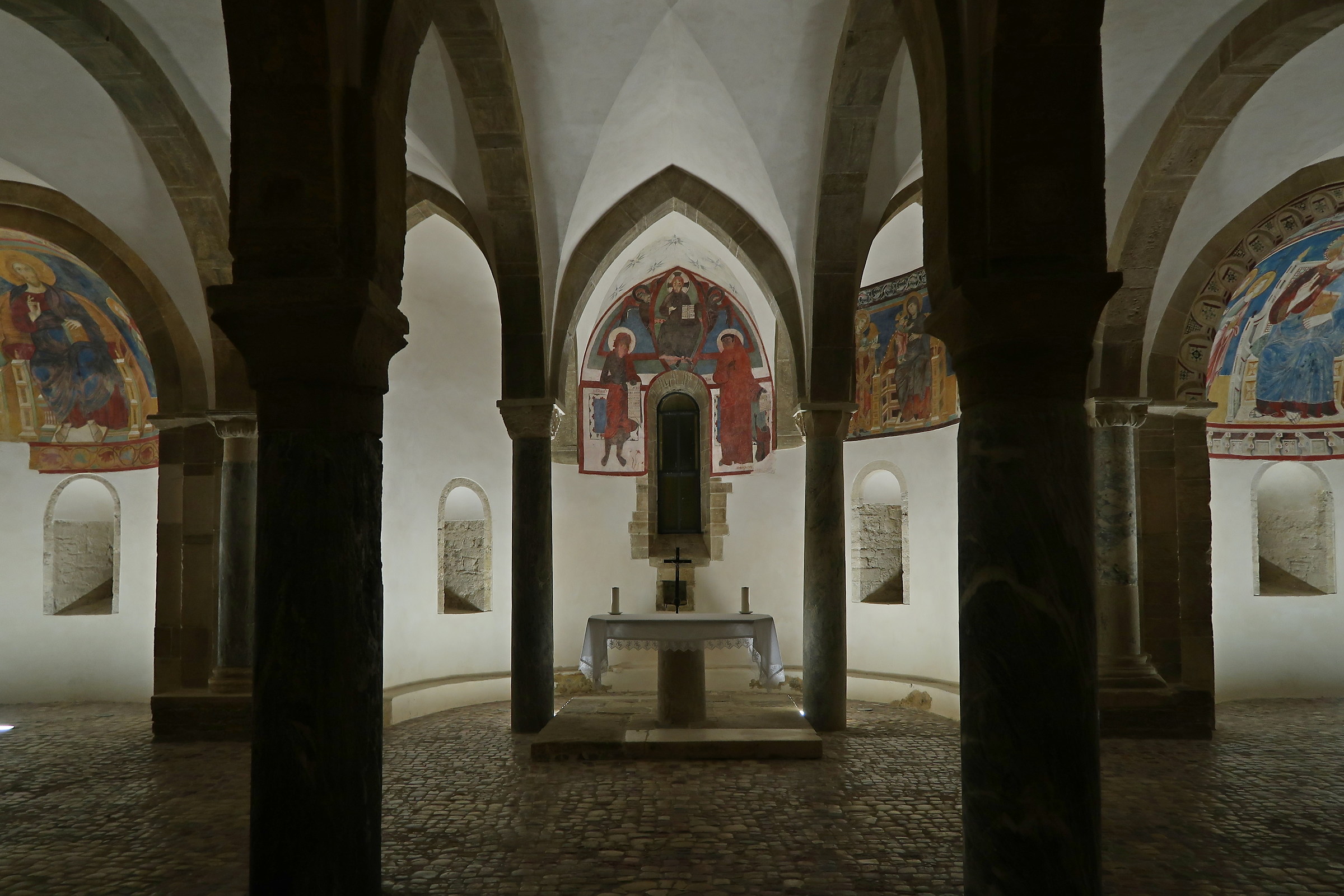 Abbey of San Giovanni in Venere - Crypt