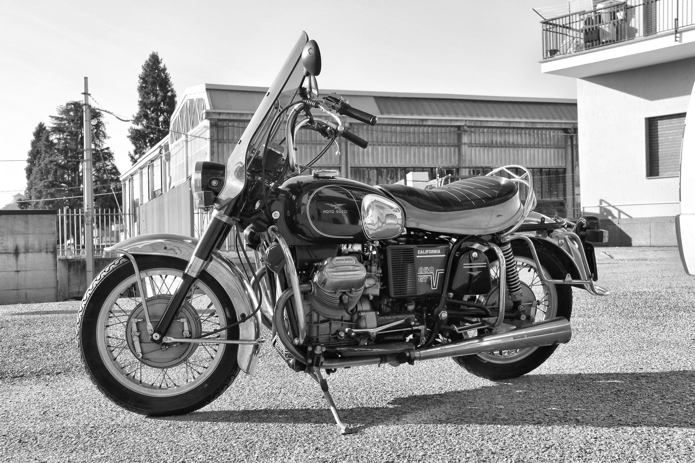 v7 850 gt california   moto guzzi