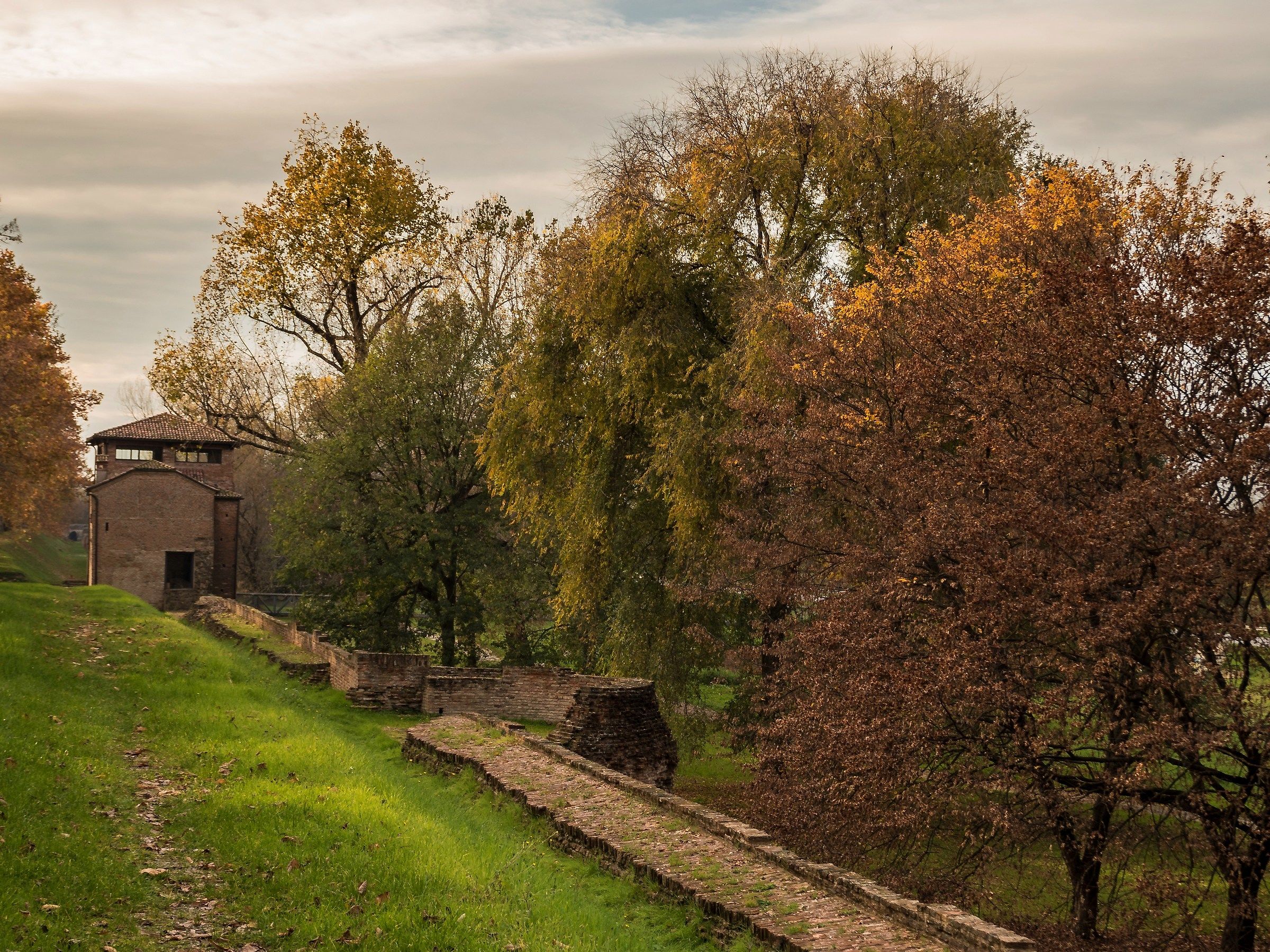 Ferrara: le Mura d'autunno