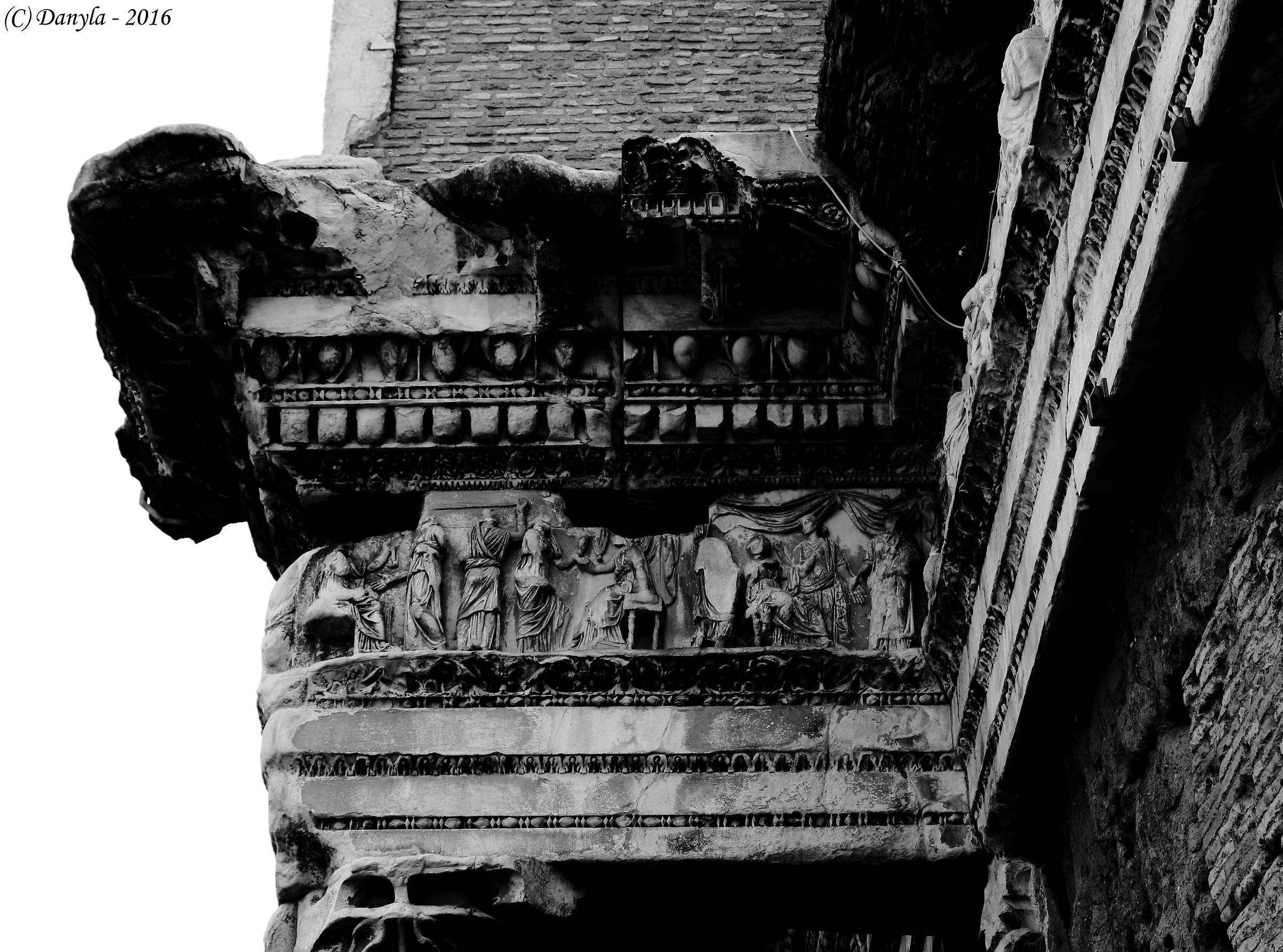 dettaglio capitello in Via dei Fori Romani