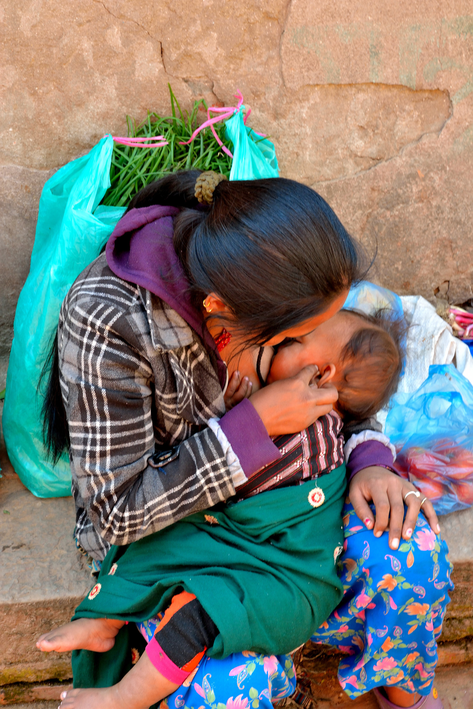 nepal-bhaktapur-feeding