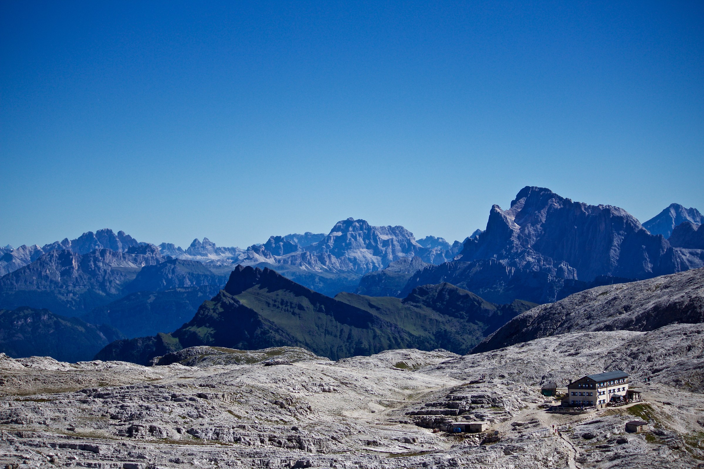 Rifuggio disperso tra le montagne
