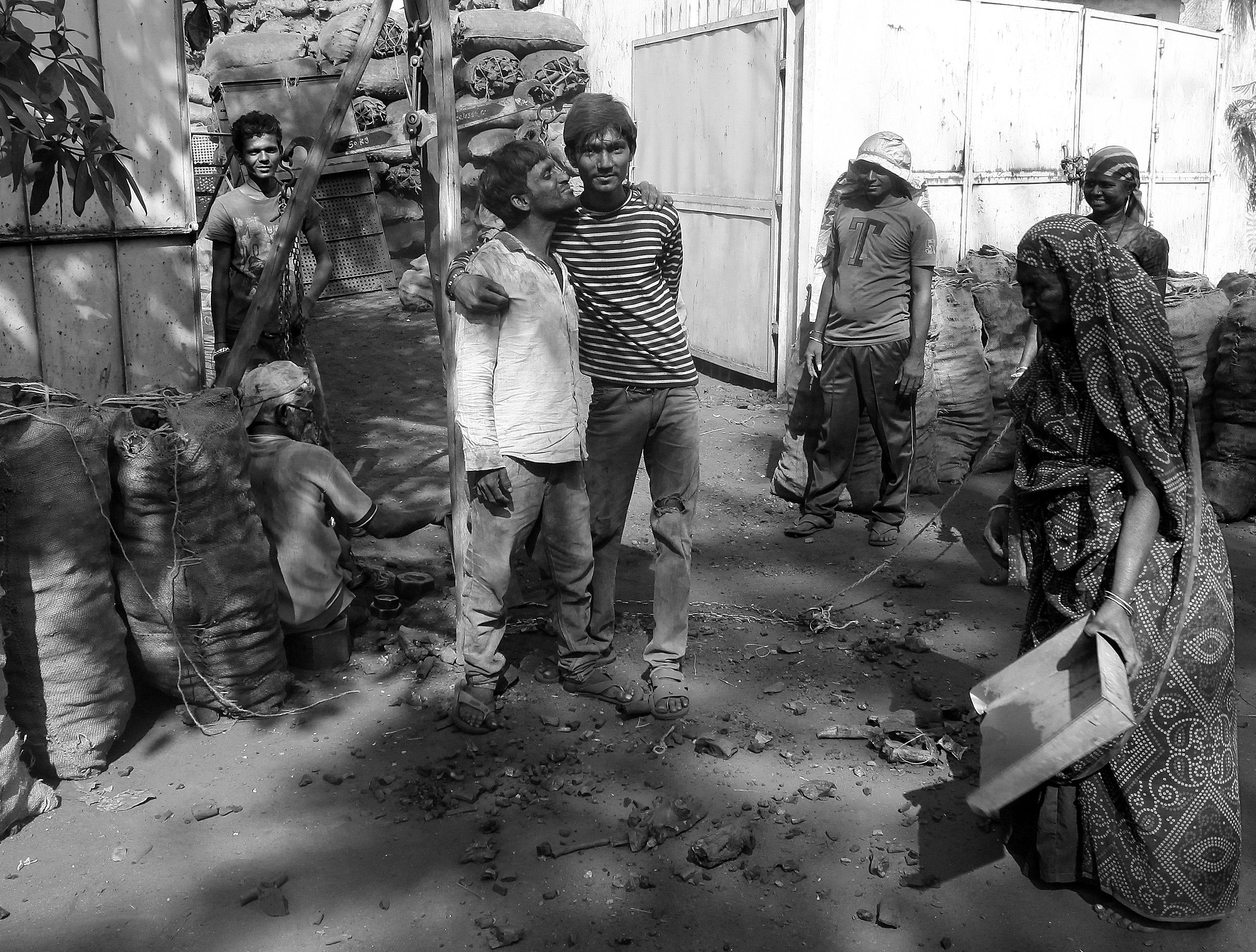 9643-001 Workers in ...... / Black