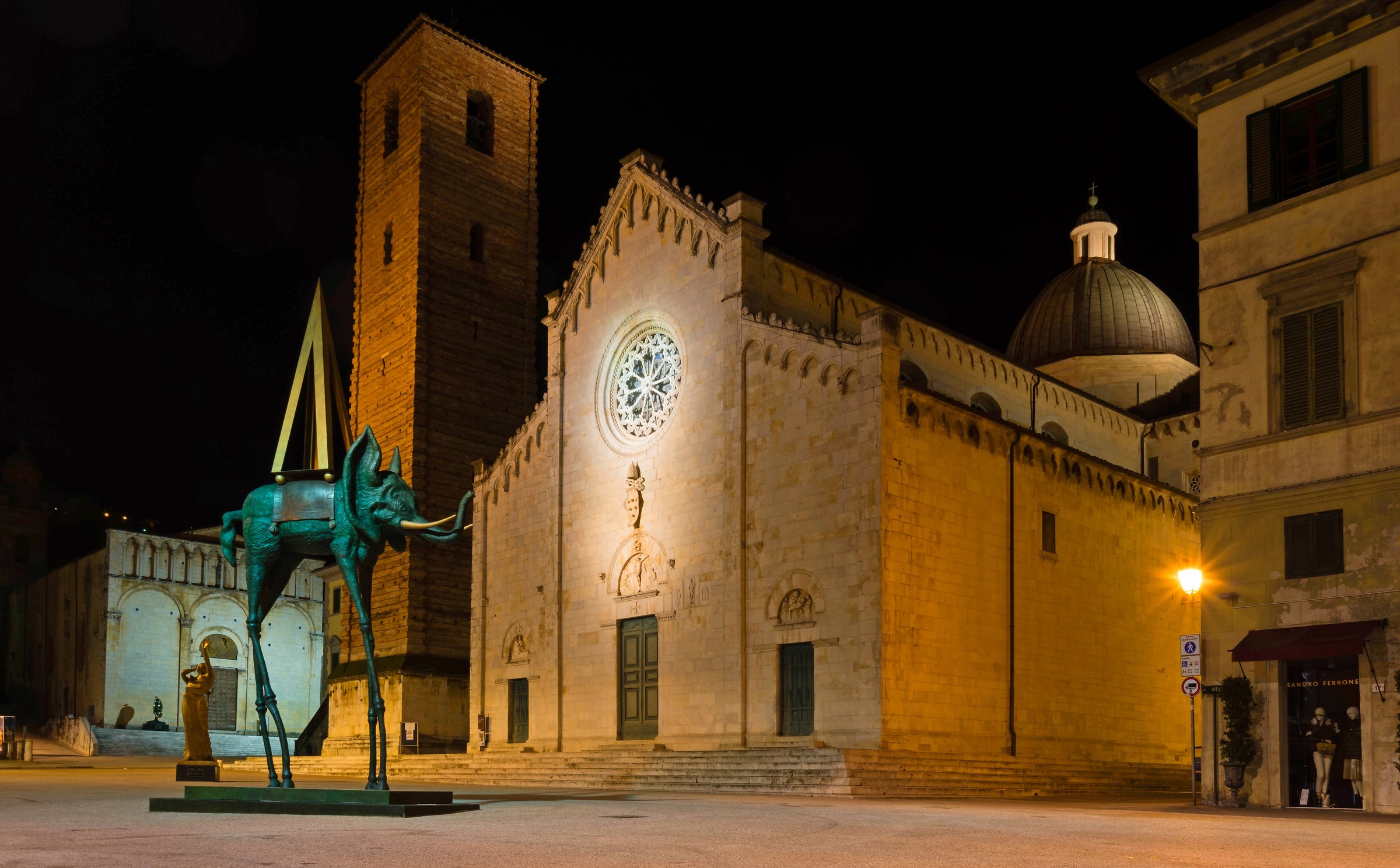 Piazza Duomo Pietrasanta