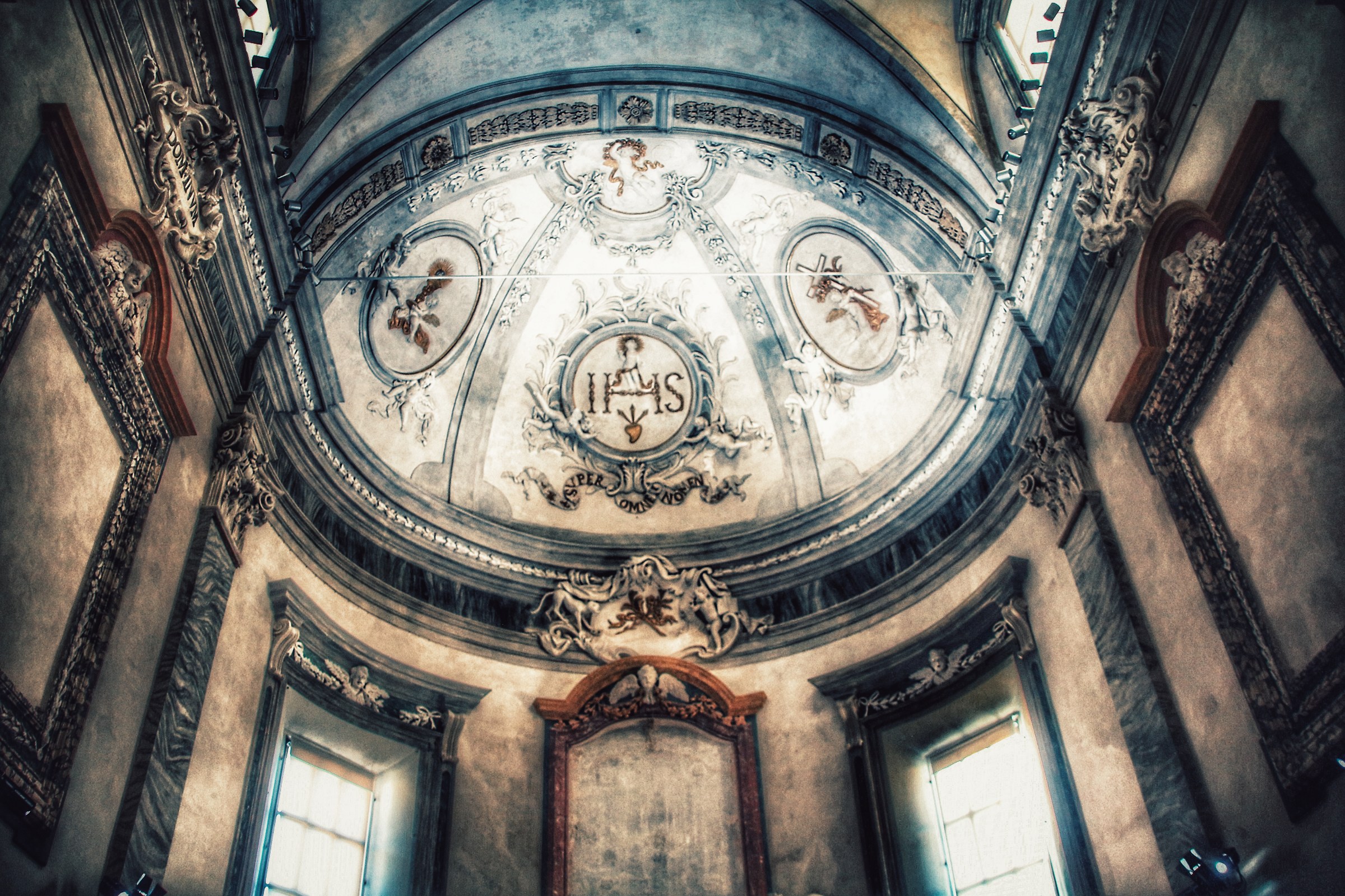 ..alzando head during the exhibition ..