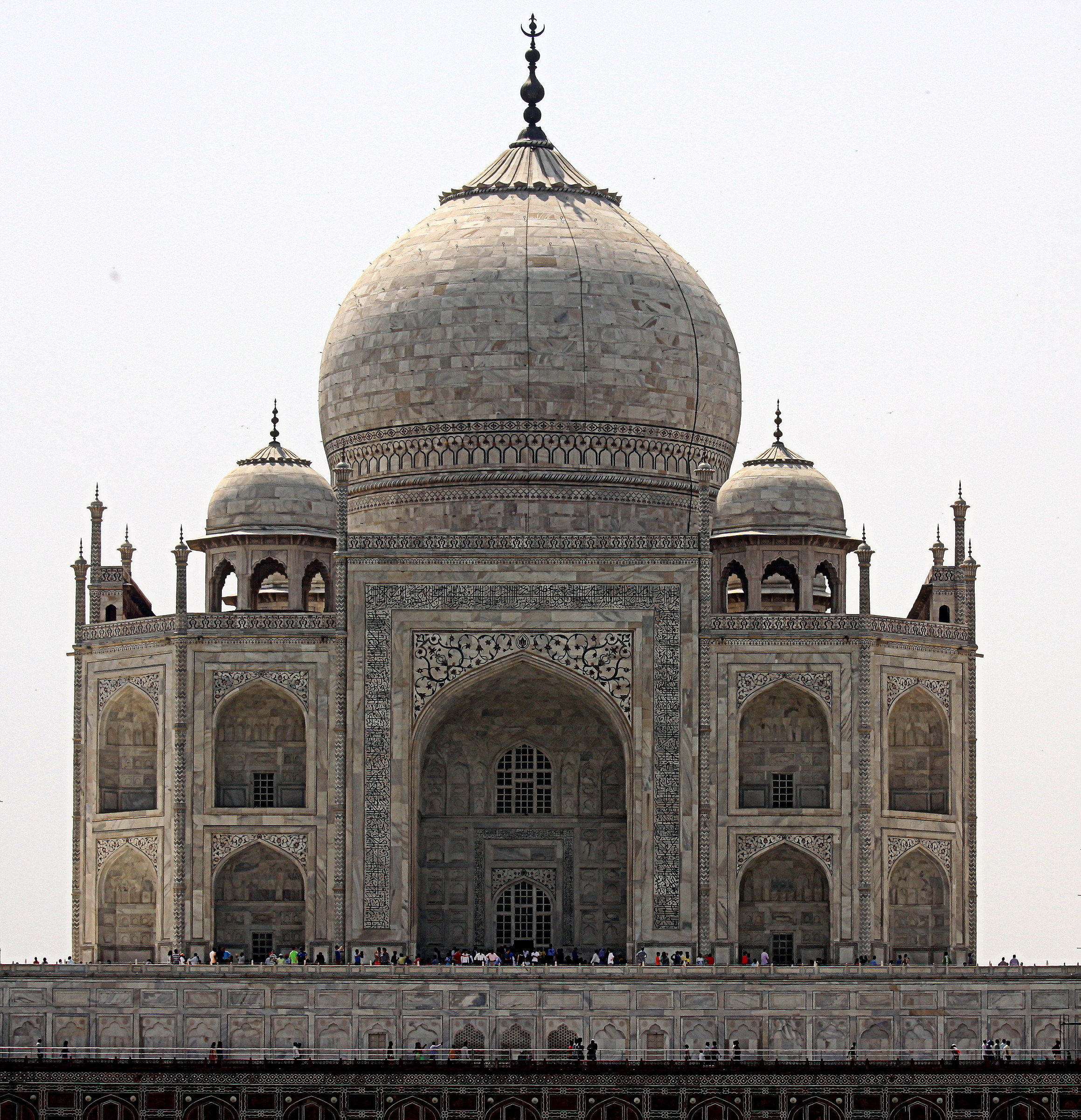 0480-001 - Taj Mahal, river side.