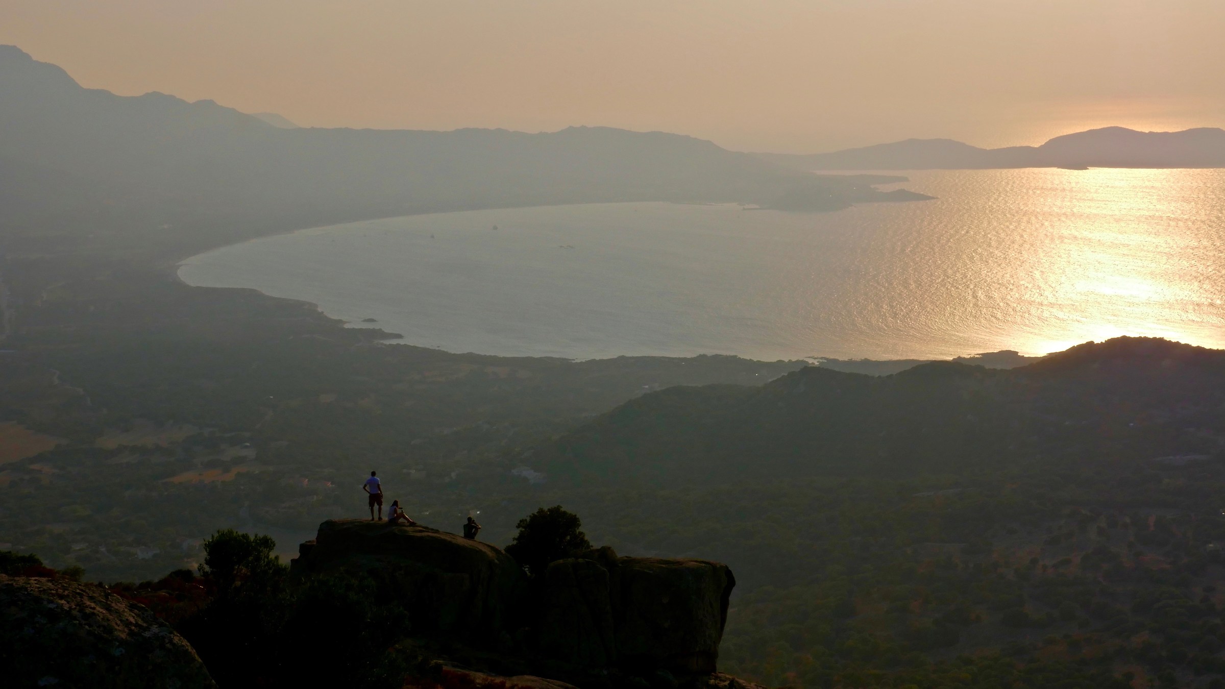 Dal monte che sovrasta il villaggio fantasma di Occi