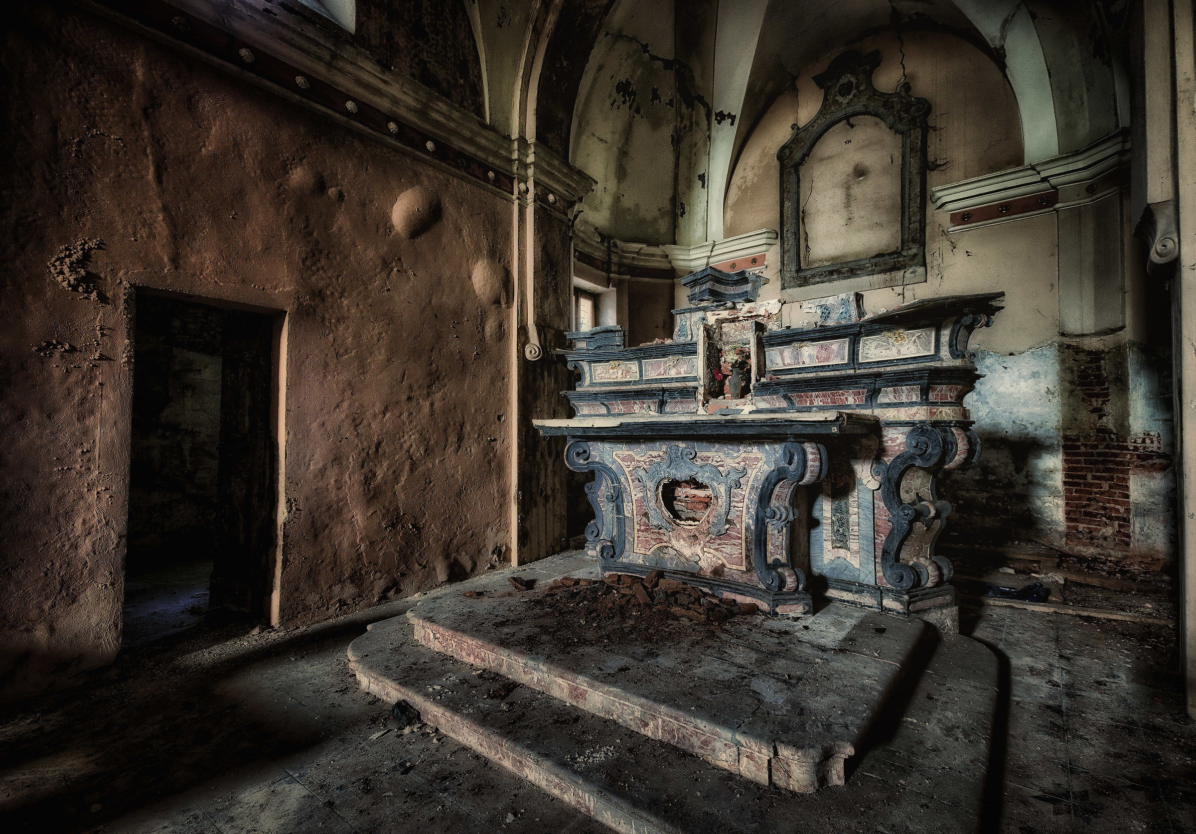 Church of SS altar, the remains ...
