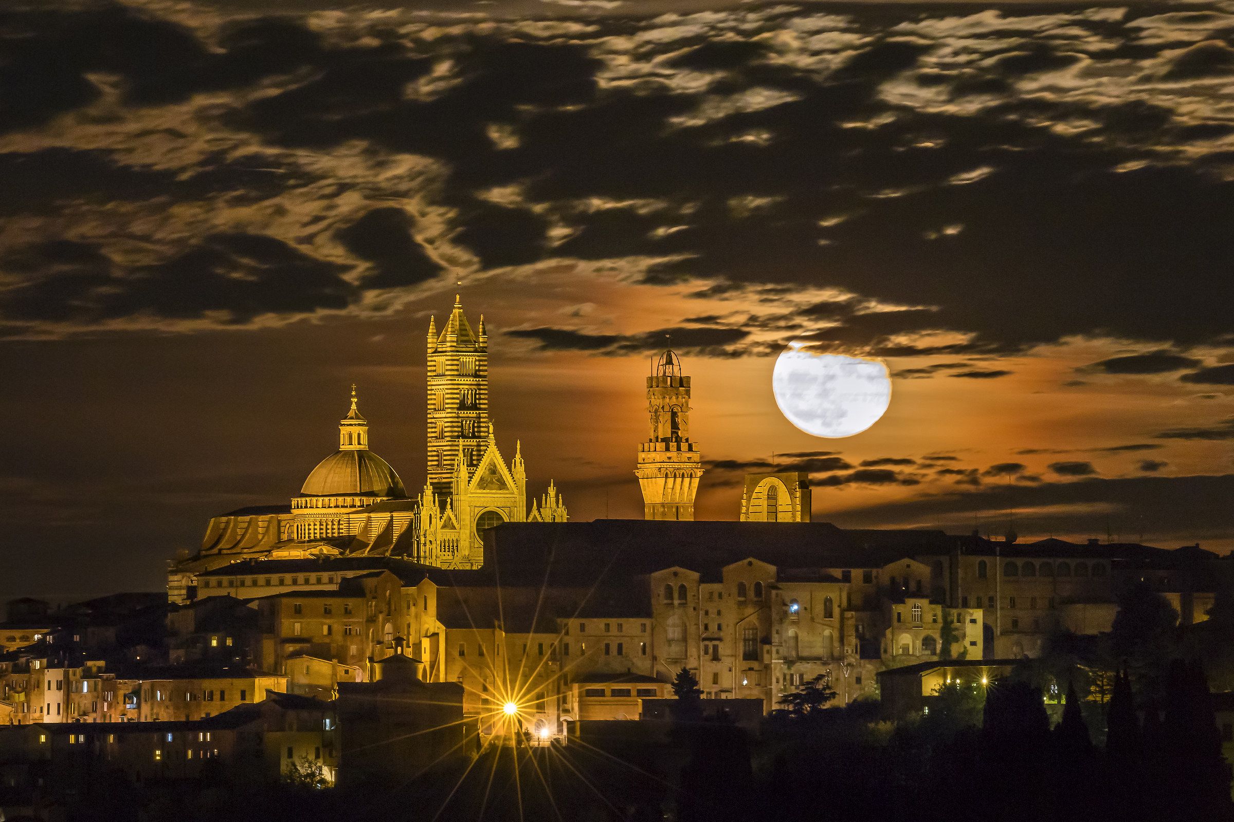 Siena and the moon (almost) full of November 16, 2016