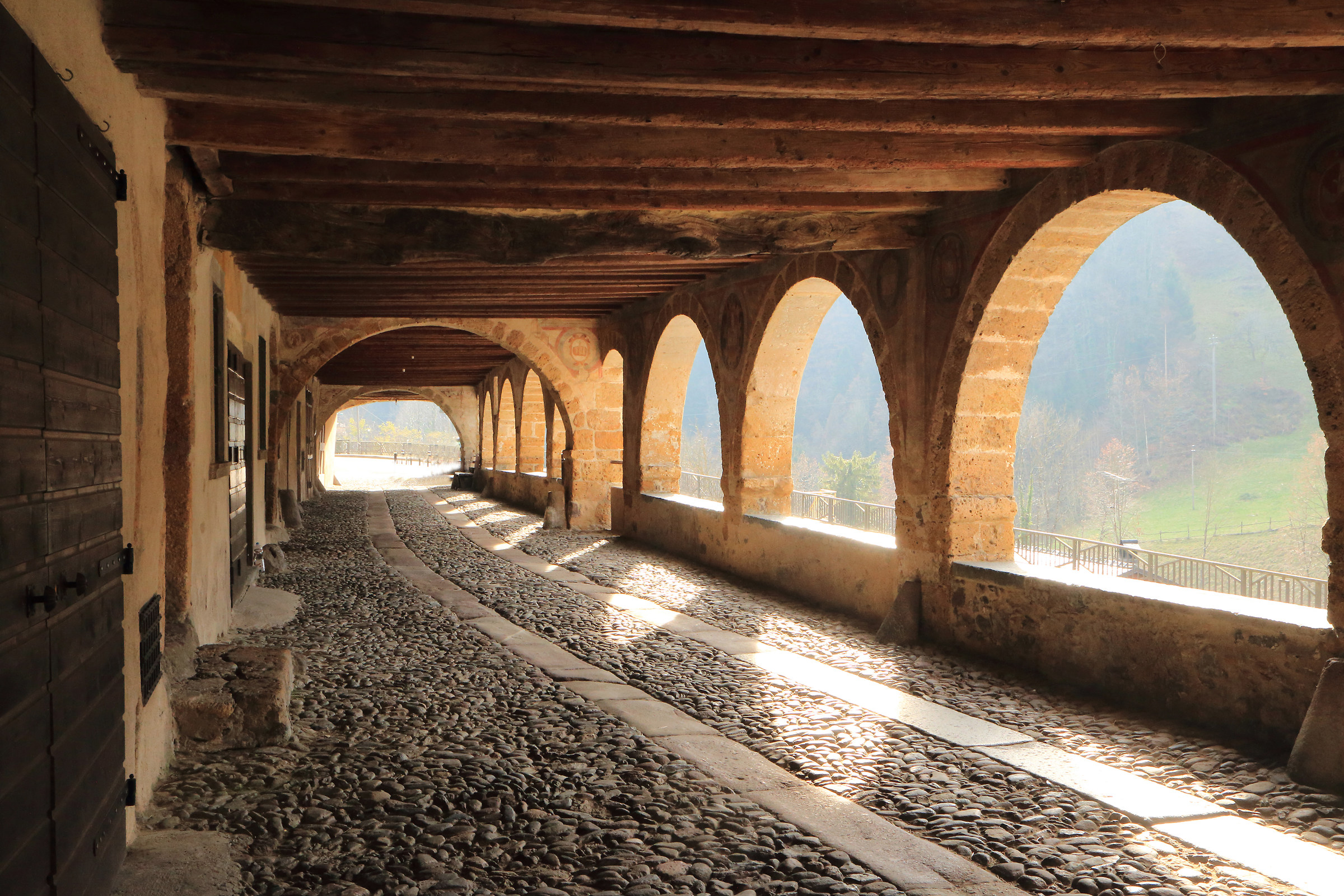 the arcades of Averara